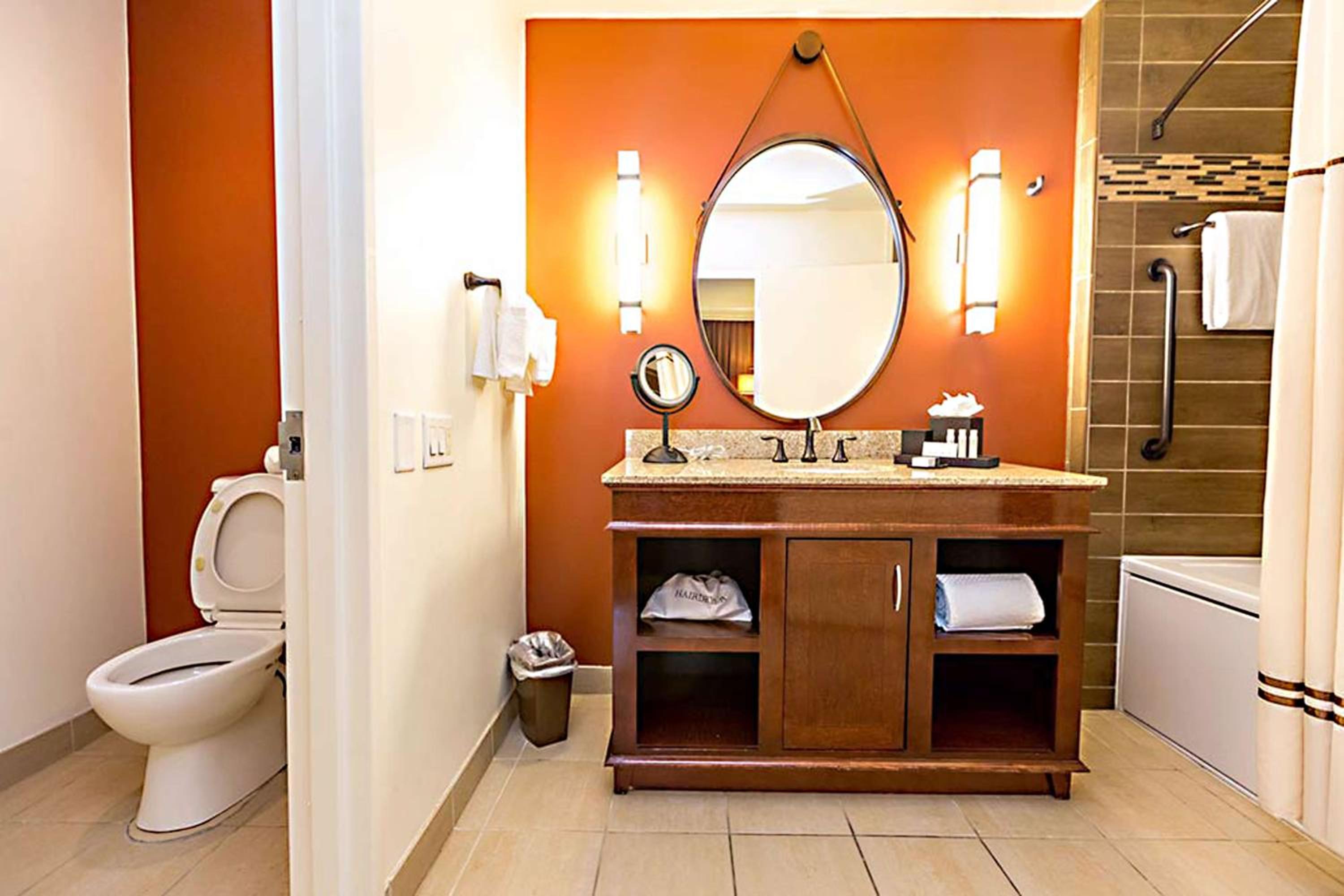 Deluxe King Room with Garden Tub - Photo 4