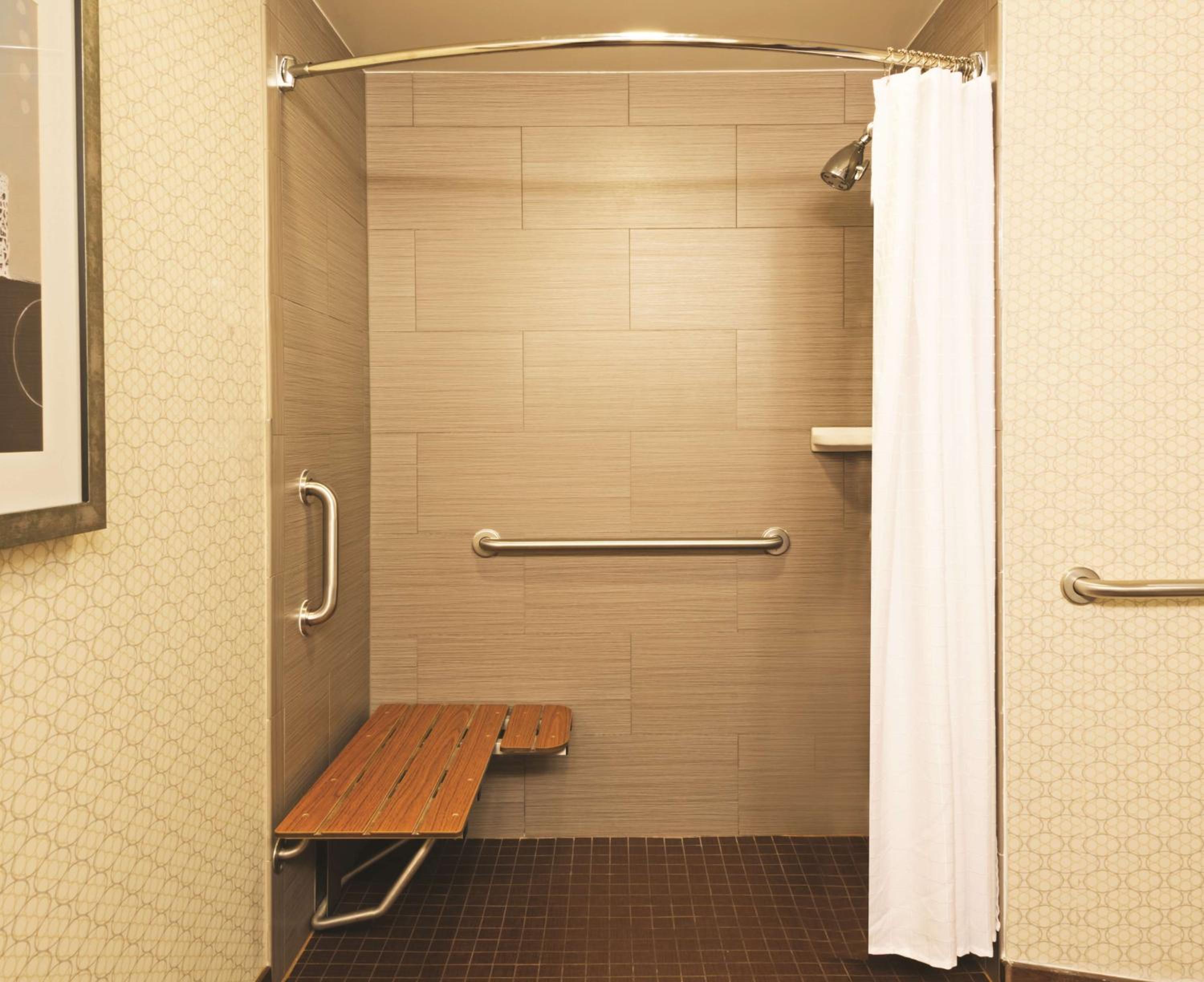 King Suite - Disability Access/Non-Smoking - Photo 3