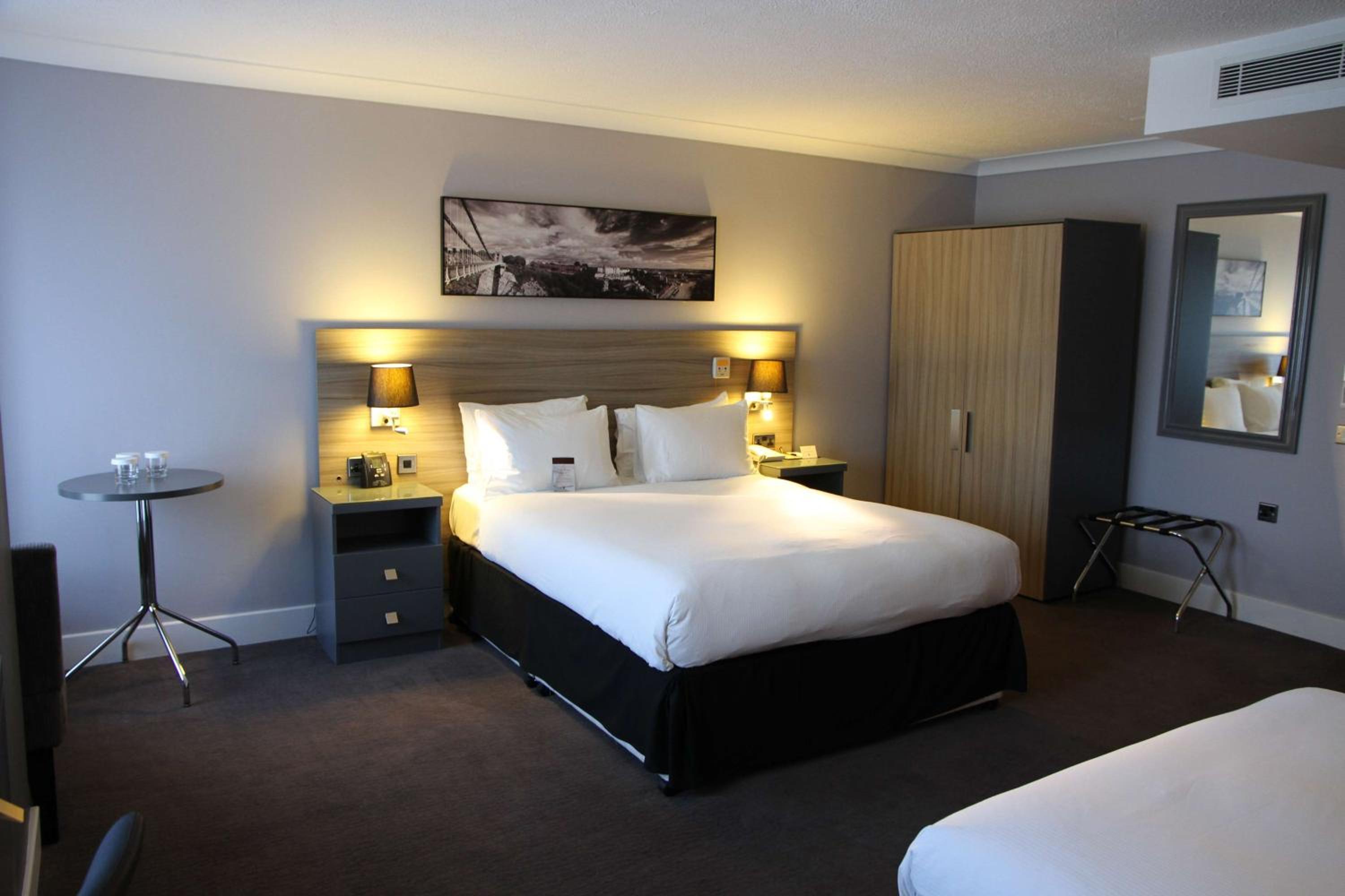Queen Room - Mobility Access - Photo 1