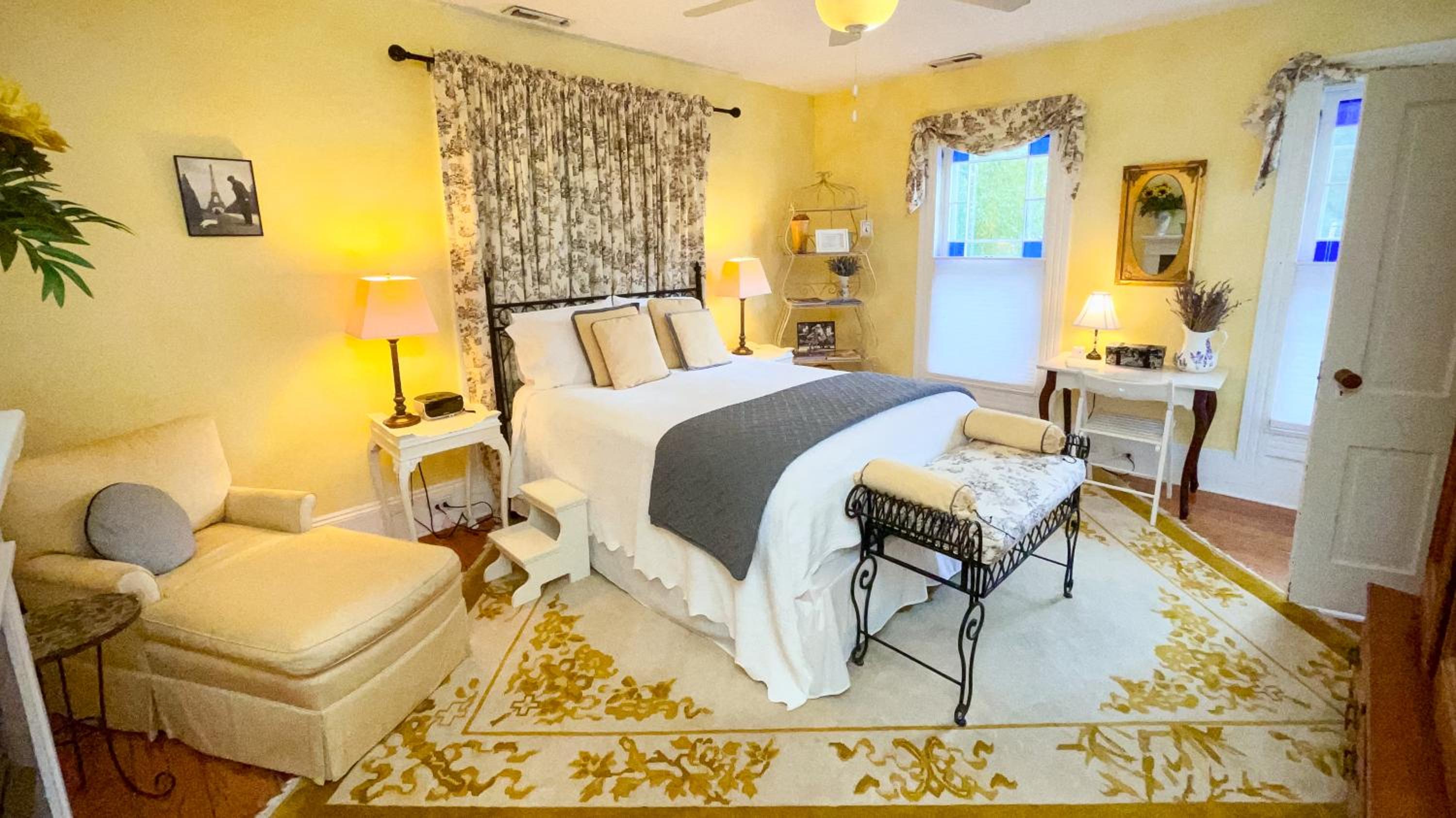 Deluxe Queen Room photo 2