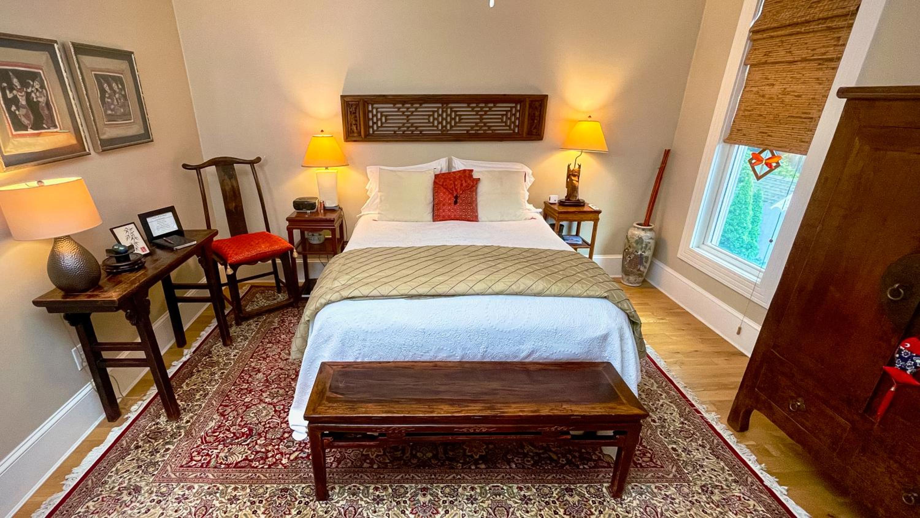 Queen Room photo 2