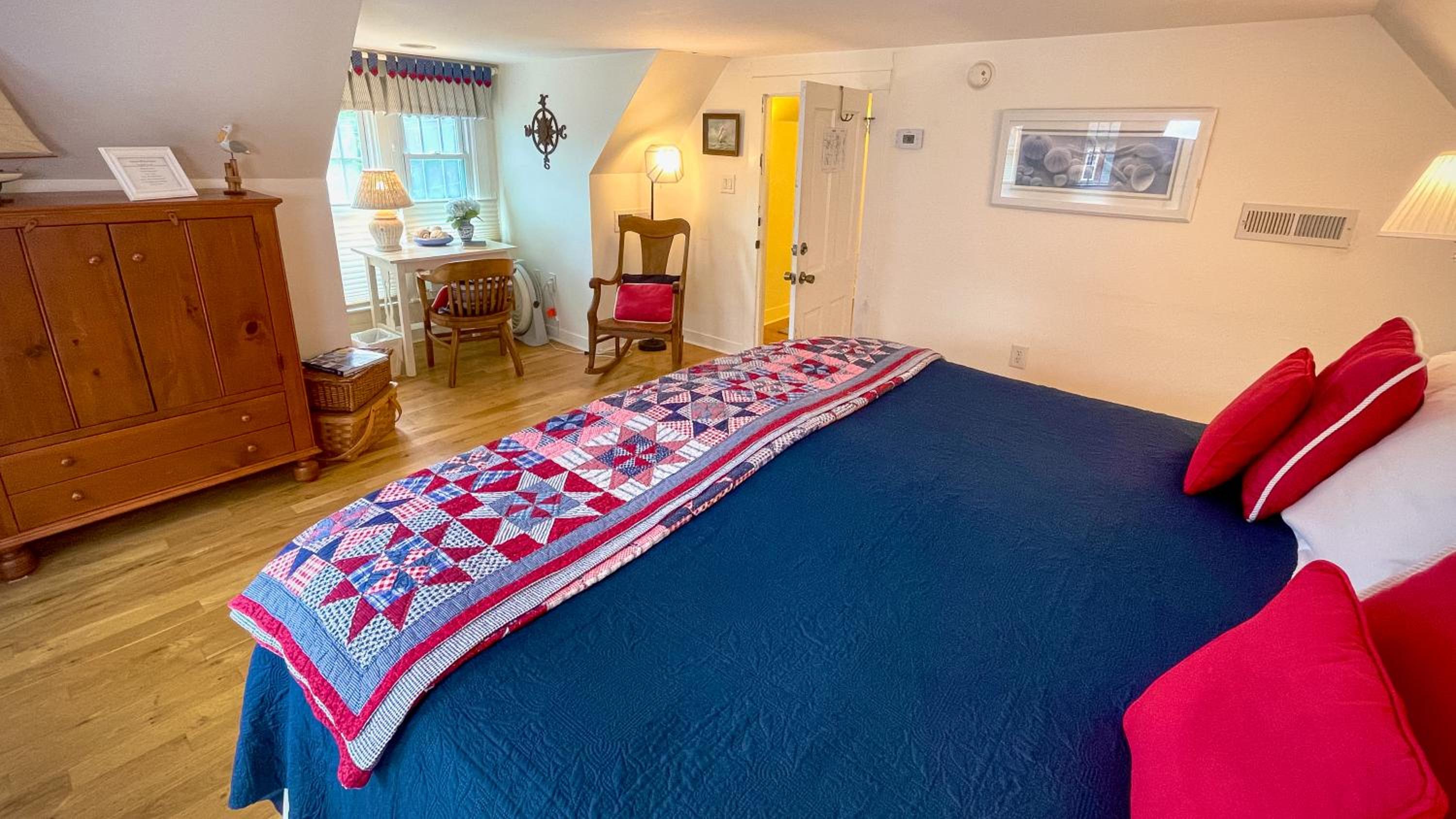 Deluxe King Room photo 3