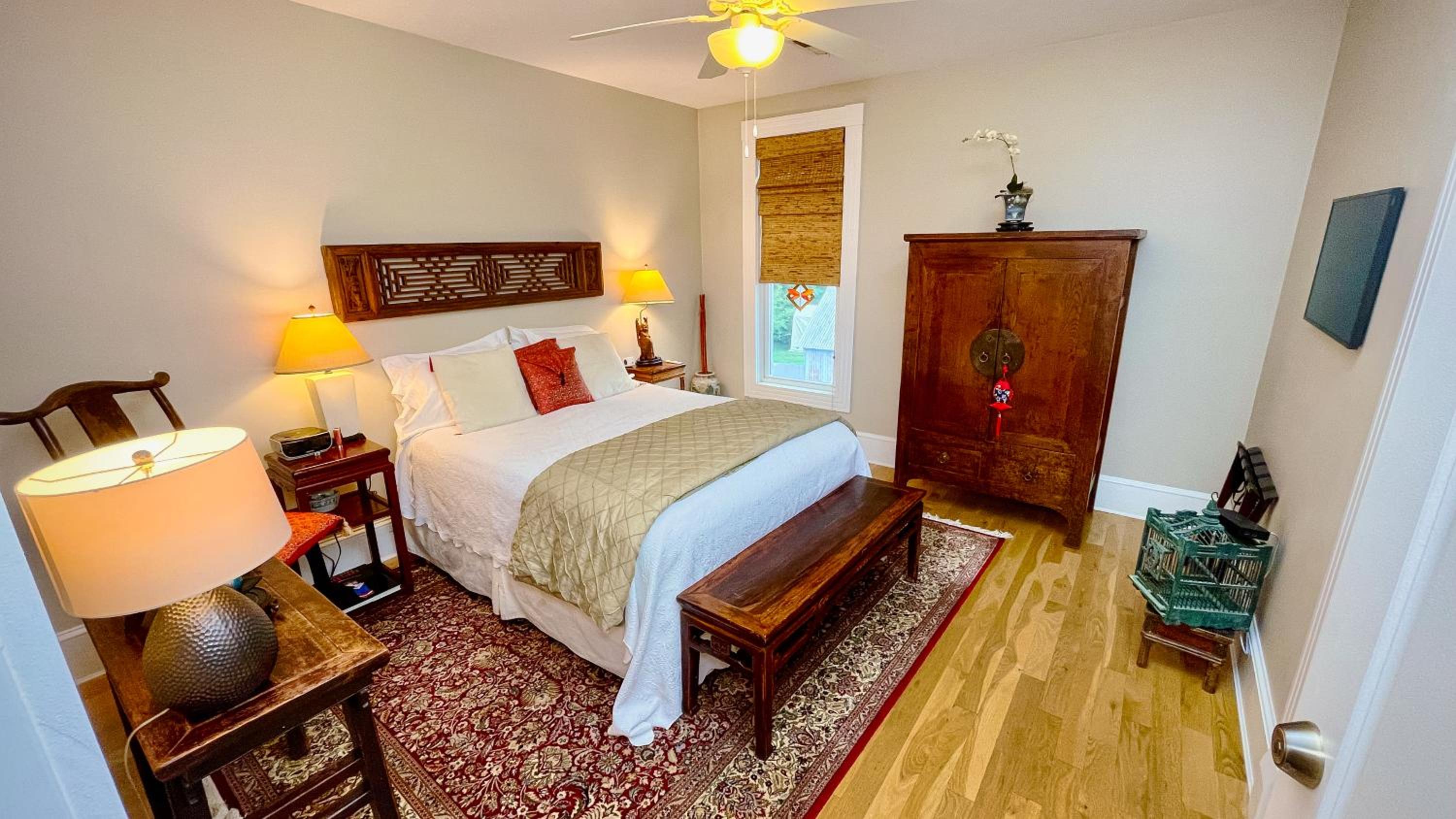 Queen Room photo 1