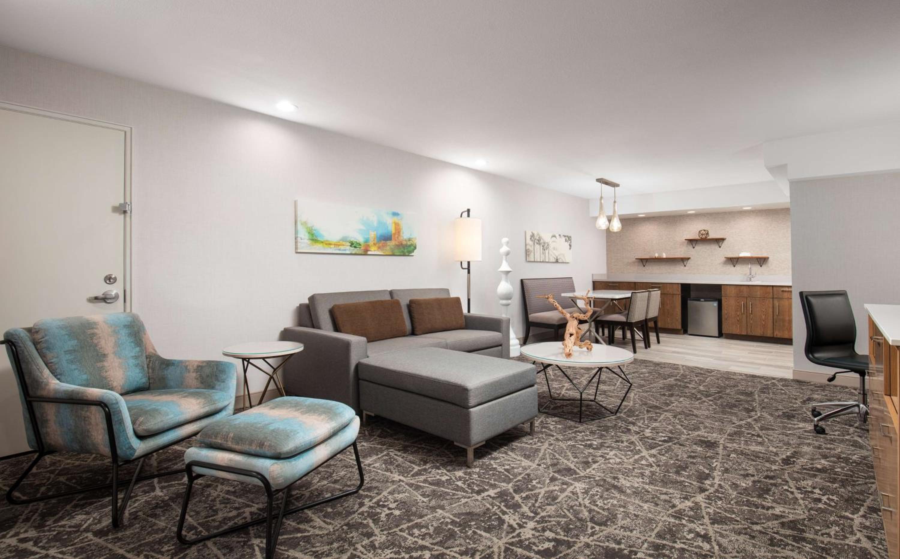 Two-Room King Suite - Photo 6