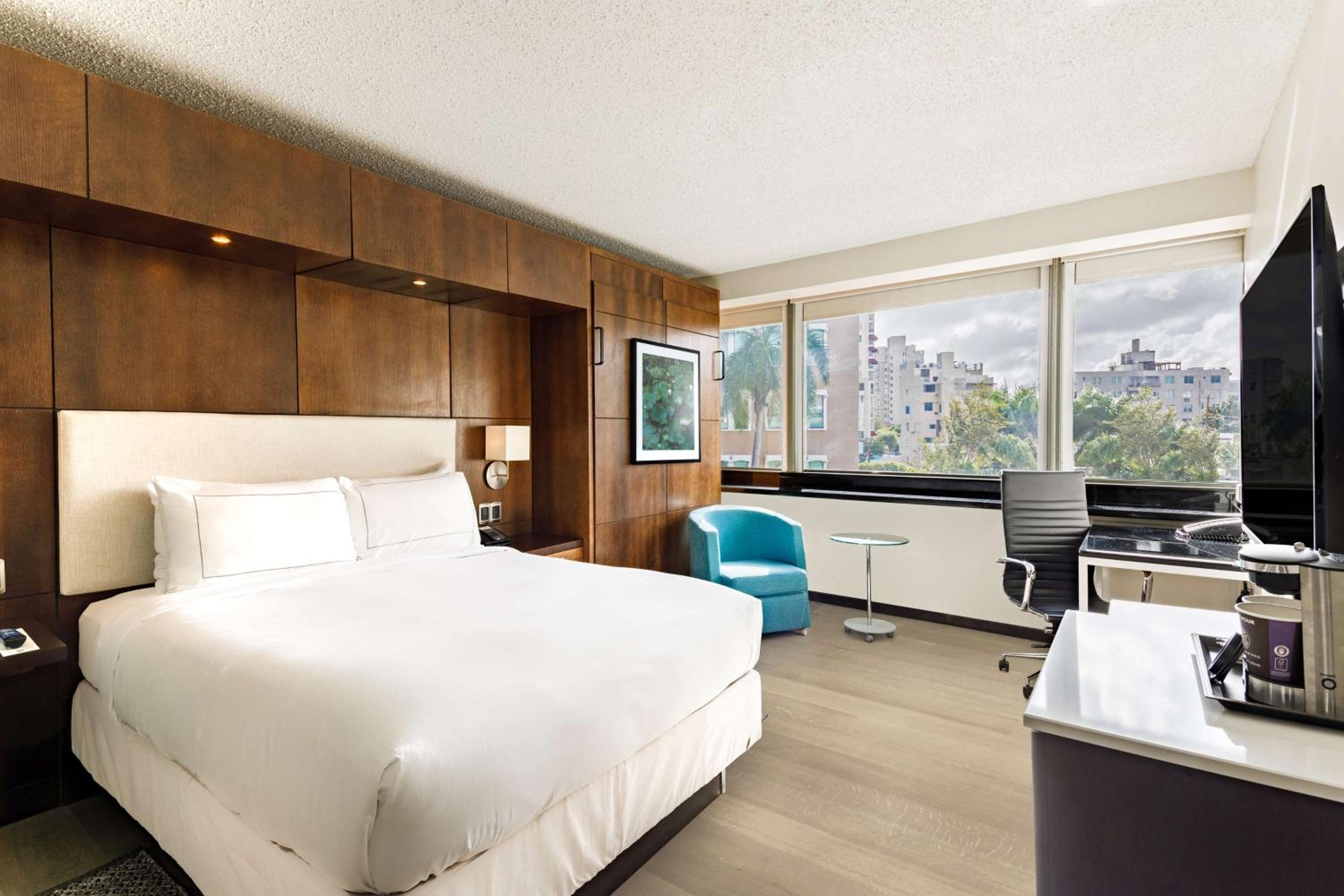 Queen Room with Extra Double Bed and Garden View - Photo 4