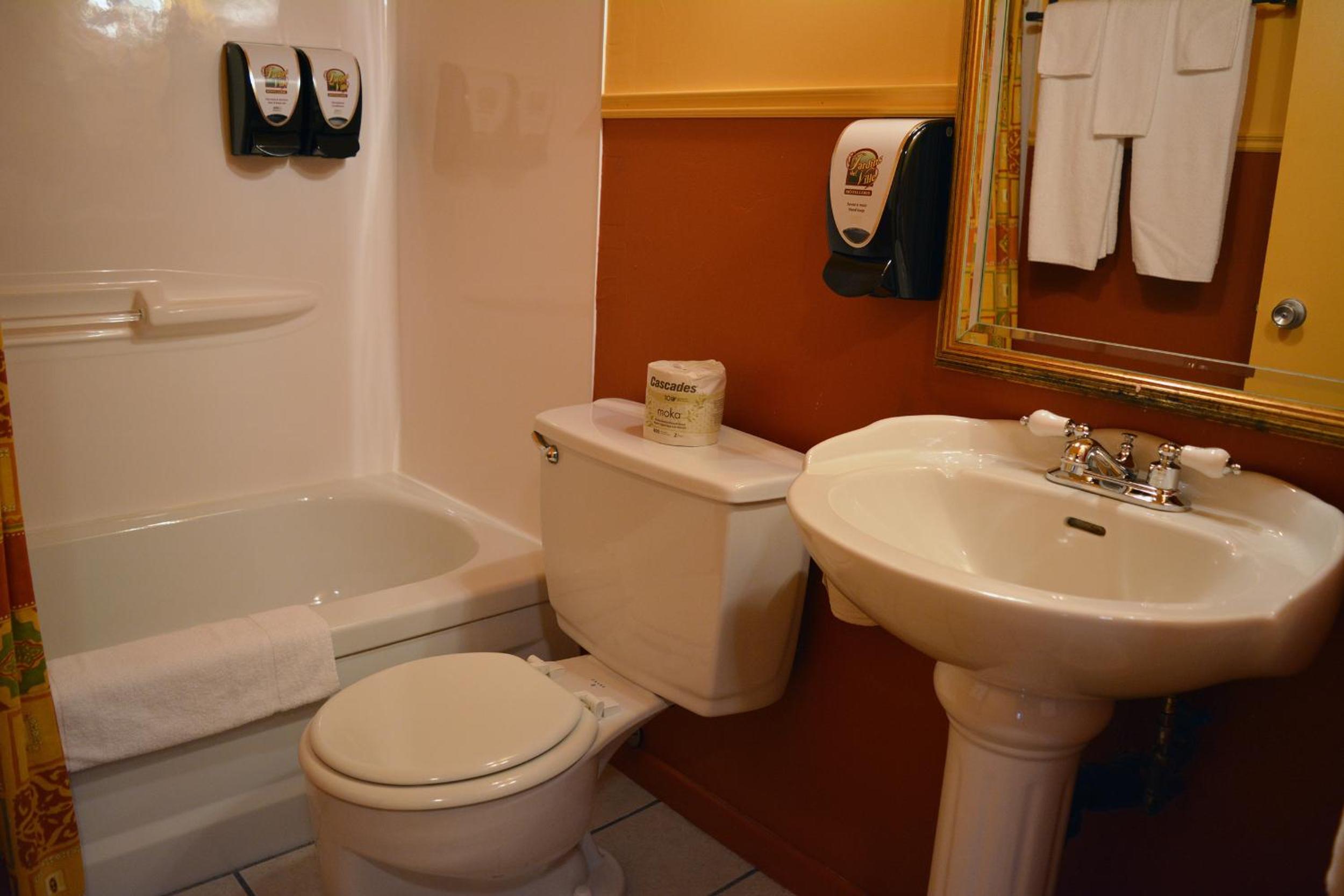 Country-Style King Room - Photo 3