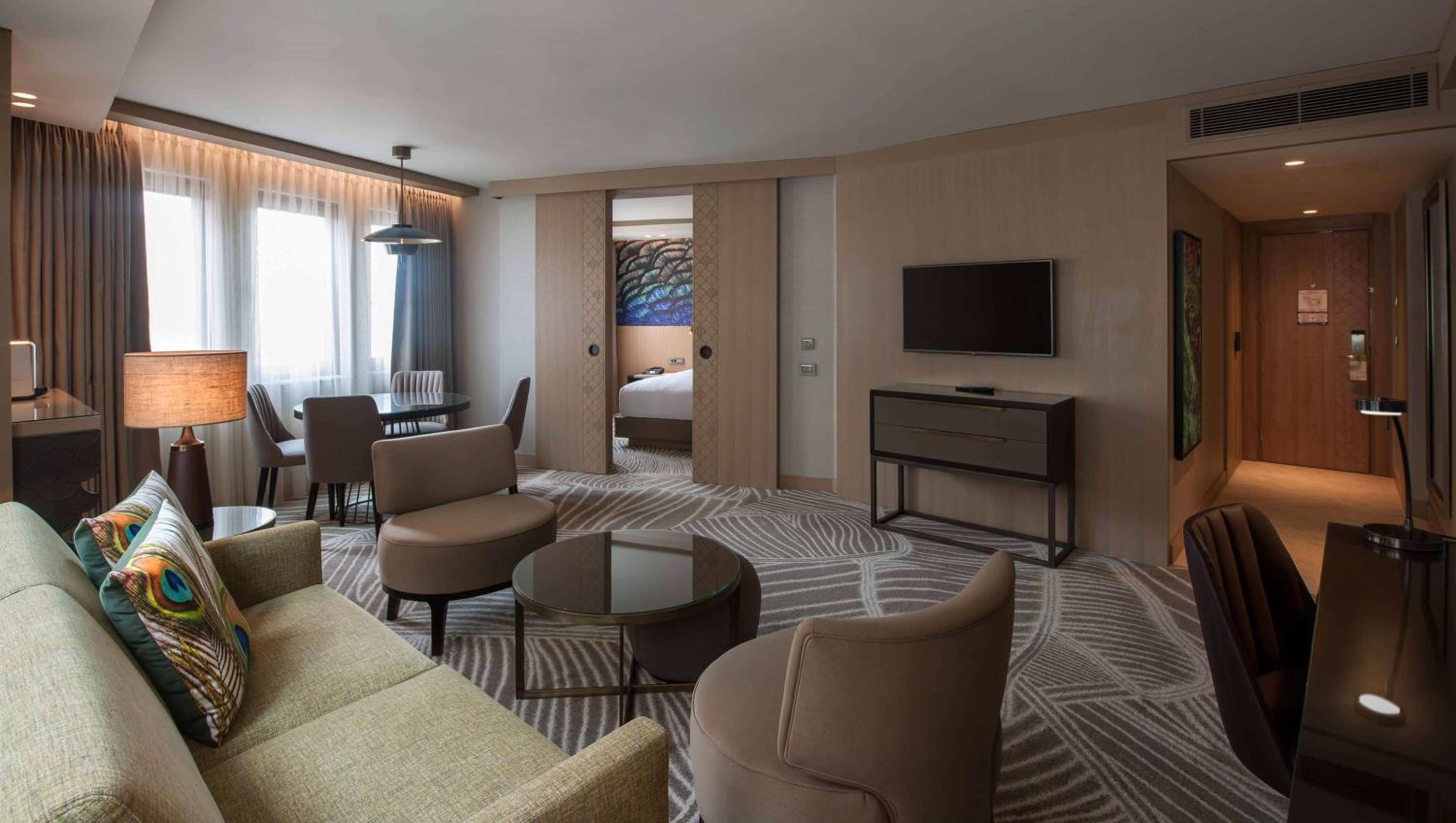 Deluxe One-Bedroom King Suite