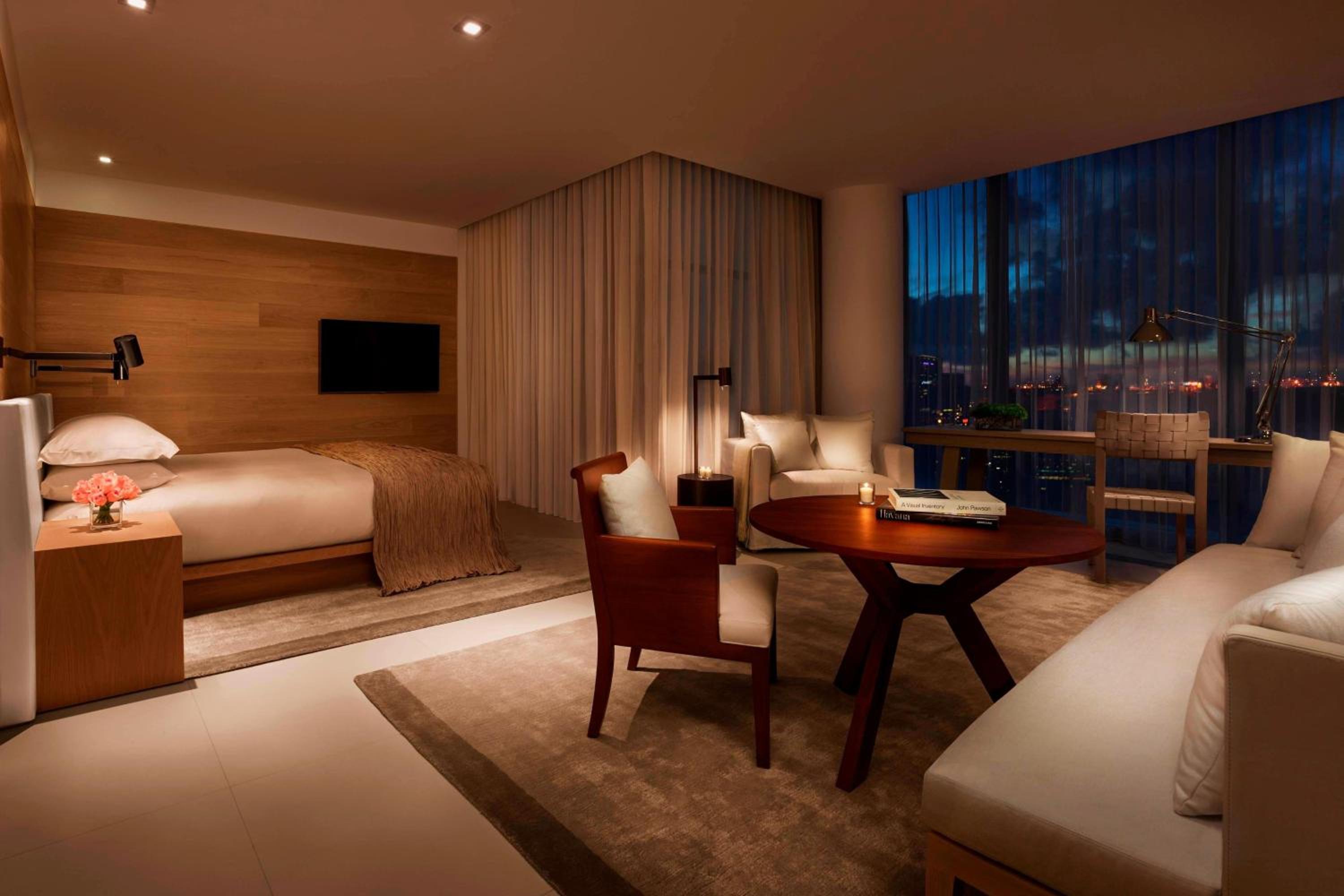 Deluxe King Room with City View