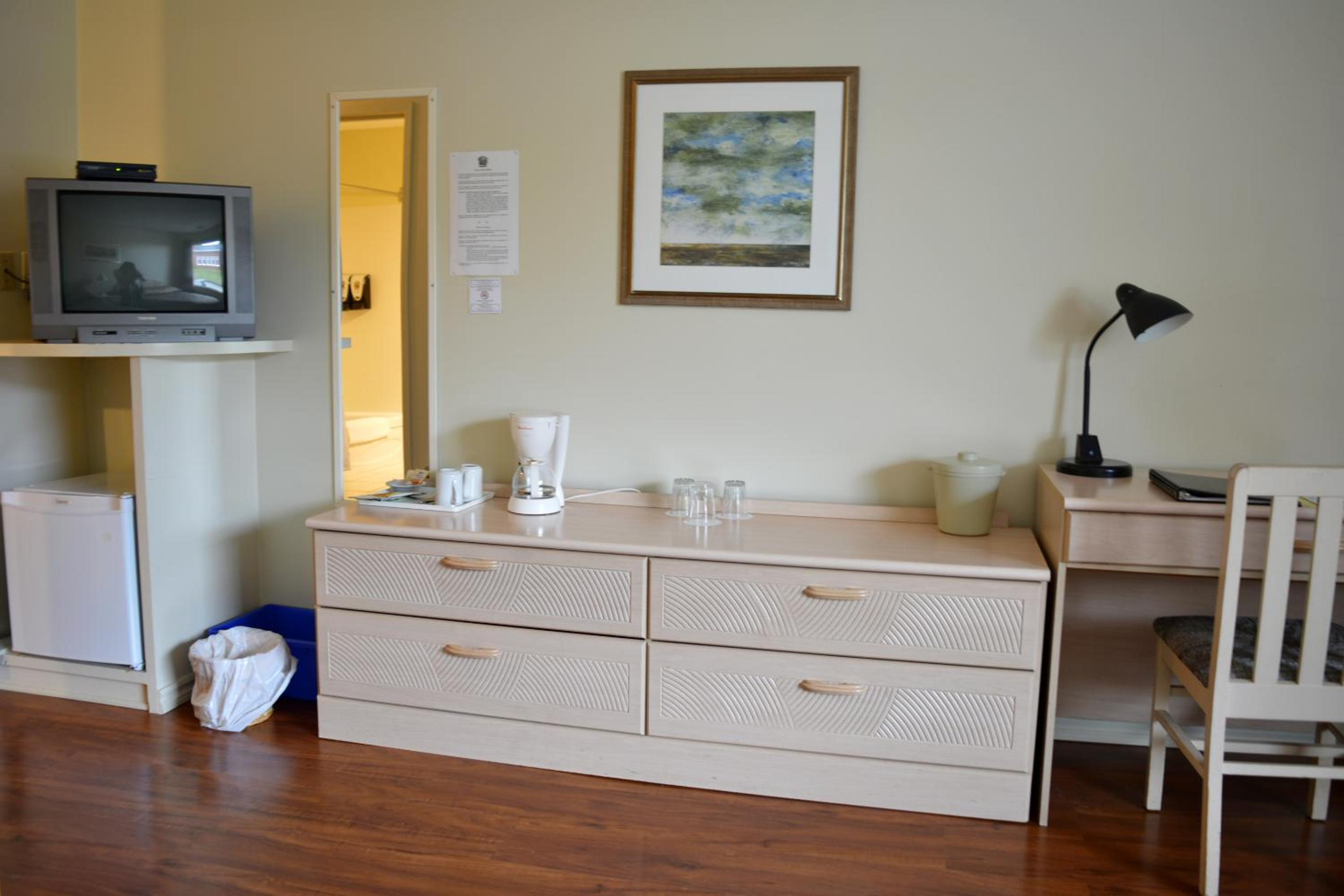 Room with Two Double Beds - Photo 4
