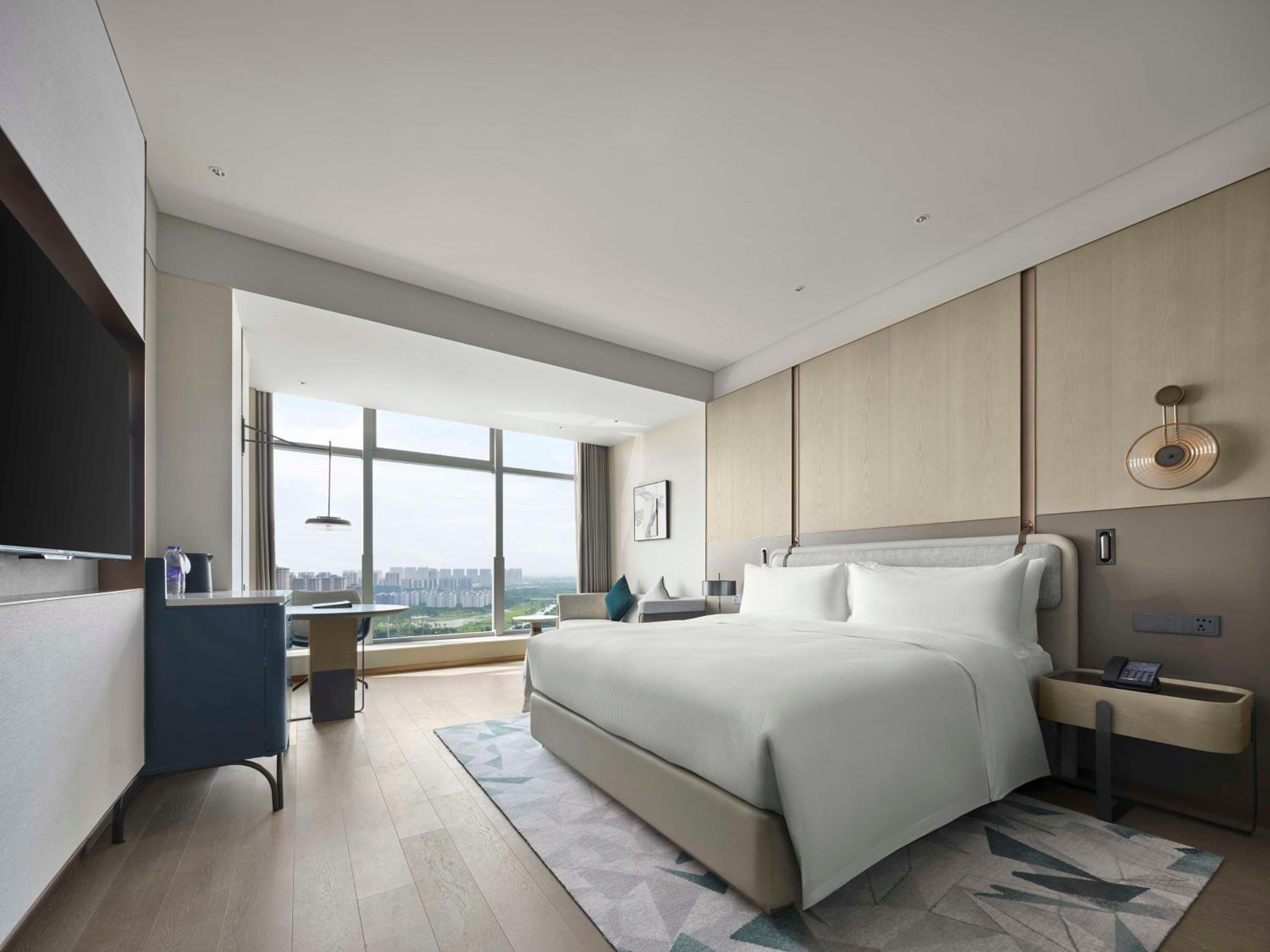 Deluxe King Room - Photo 1