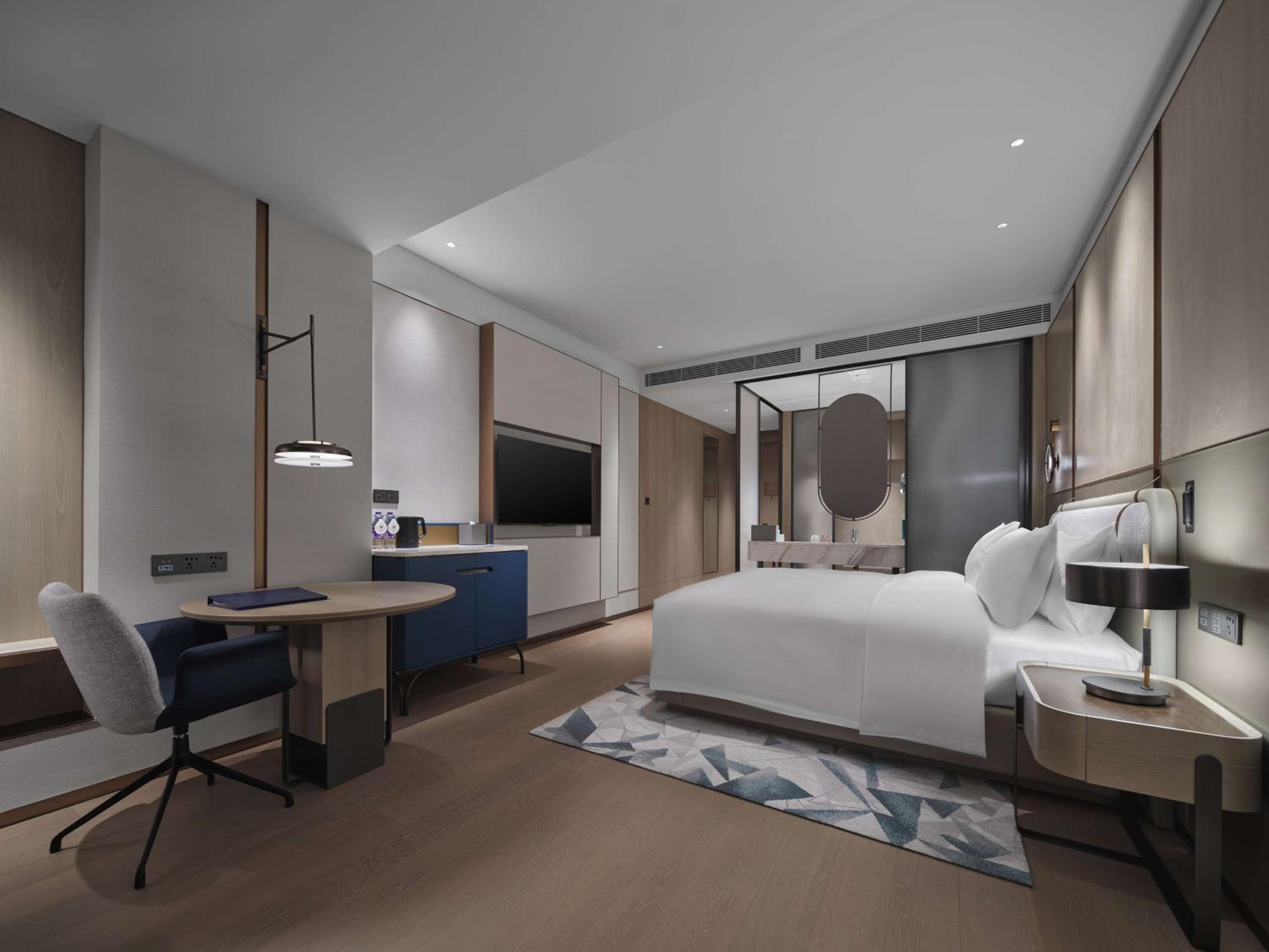 Deluxe King Room - Photo 3
