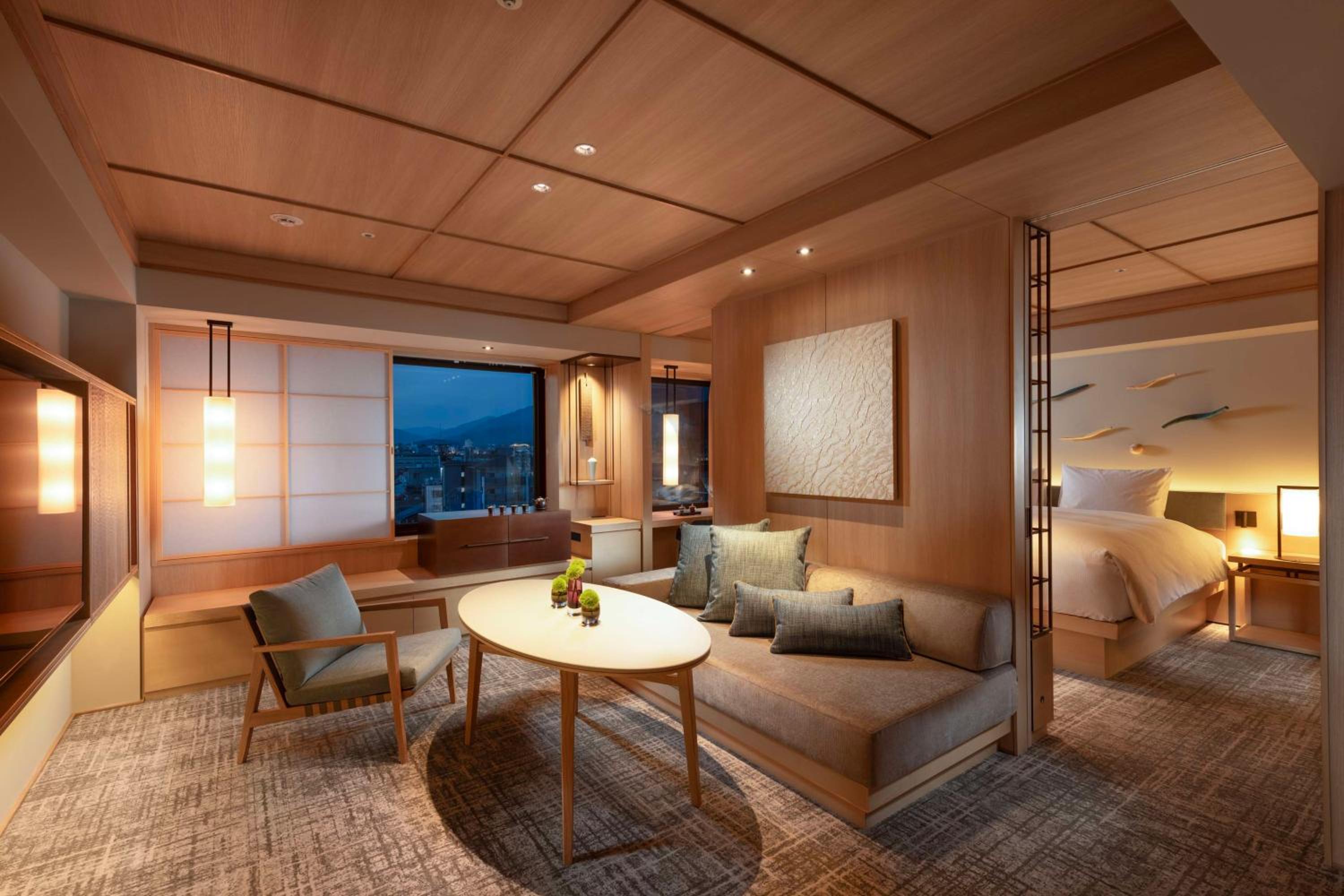 Deluxe King Suite photo 3