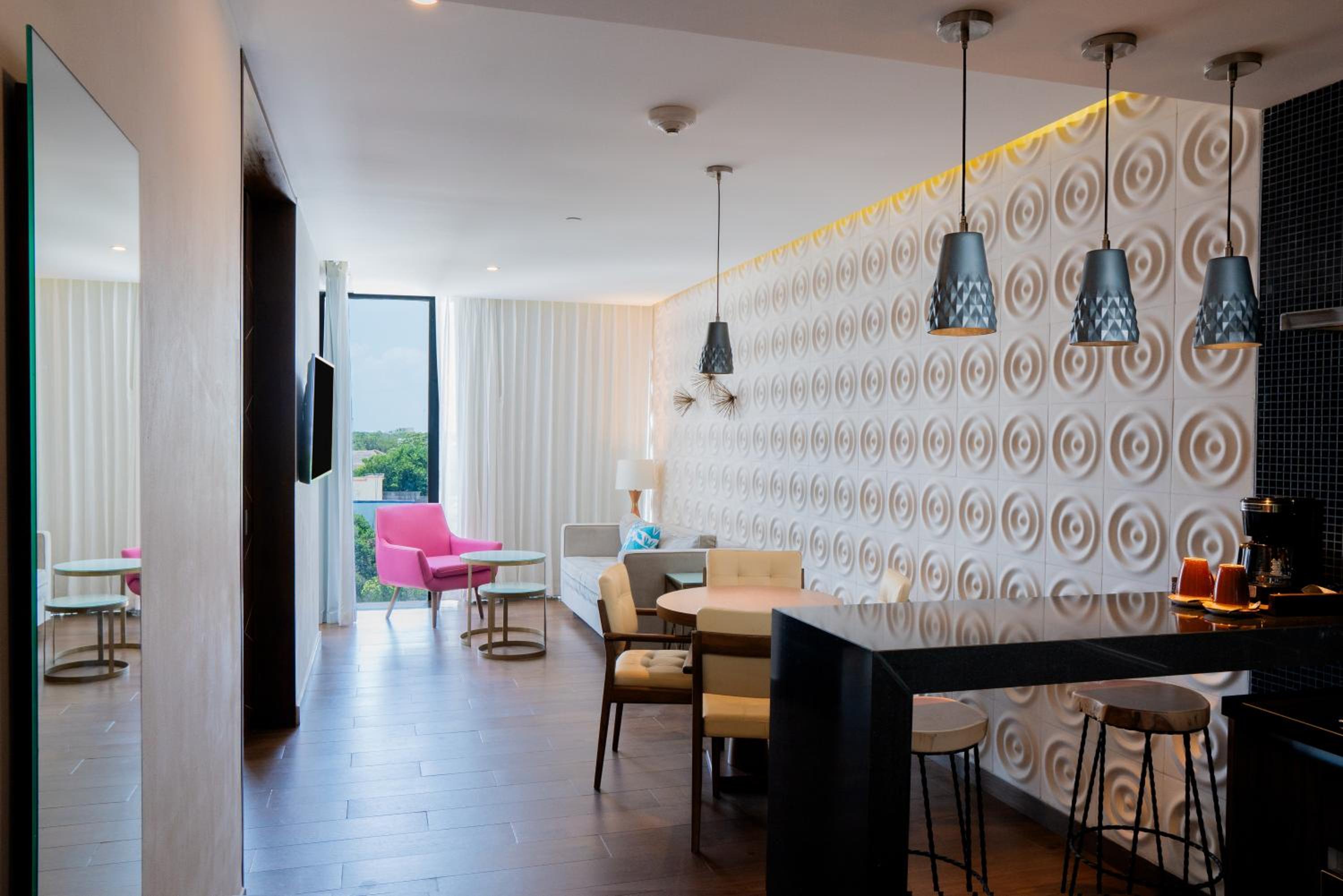 One-Bedroom King Suite with Terrace photo 1