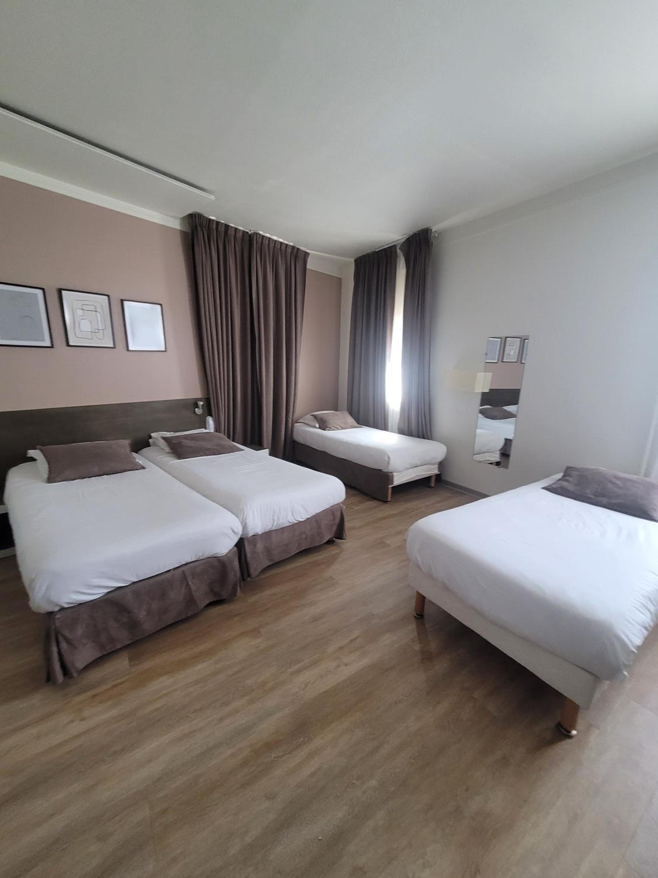 Comfort Quadruple Room - Photo 13