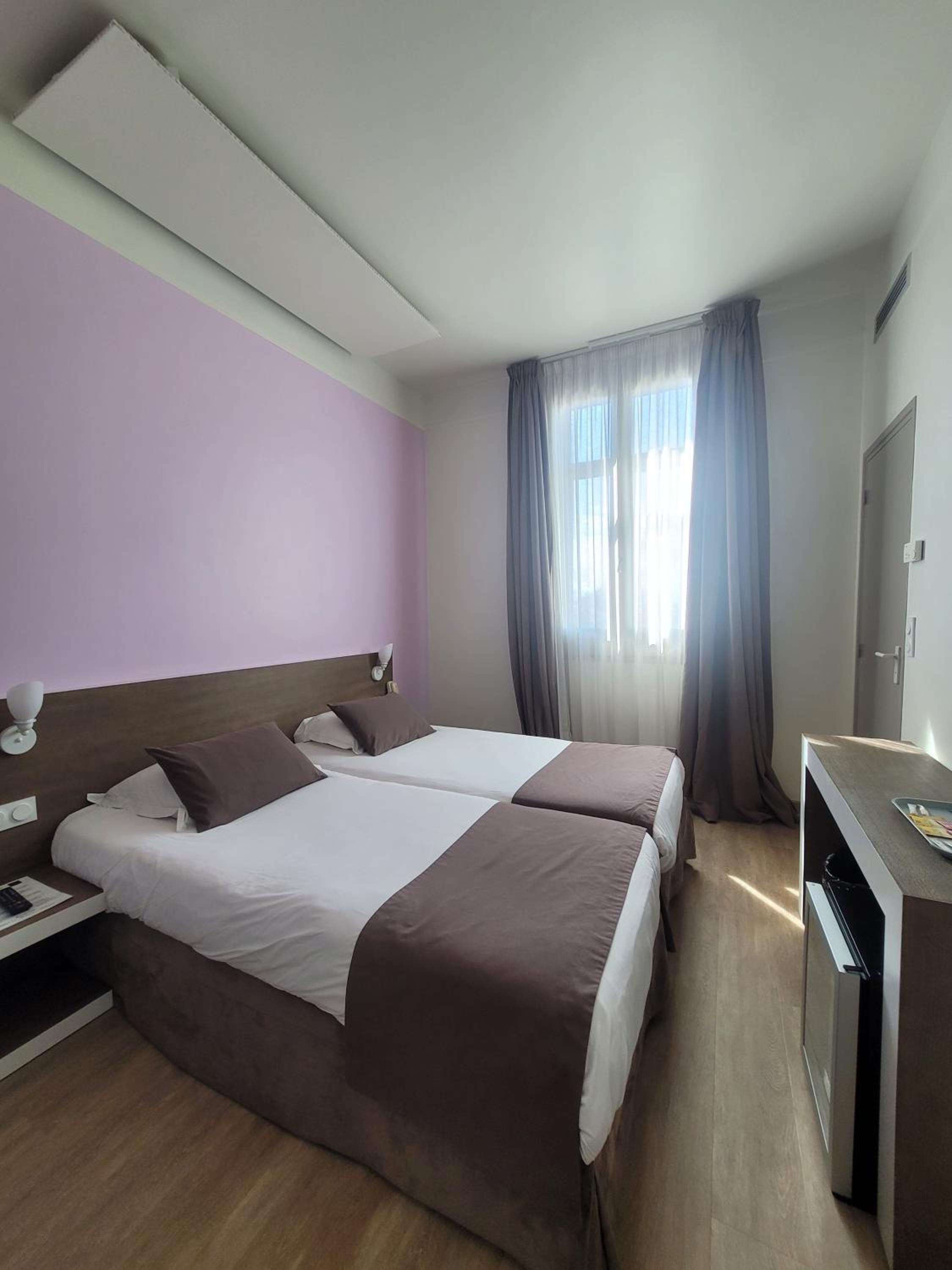 Twin Room - Photo 59