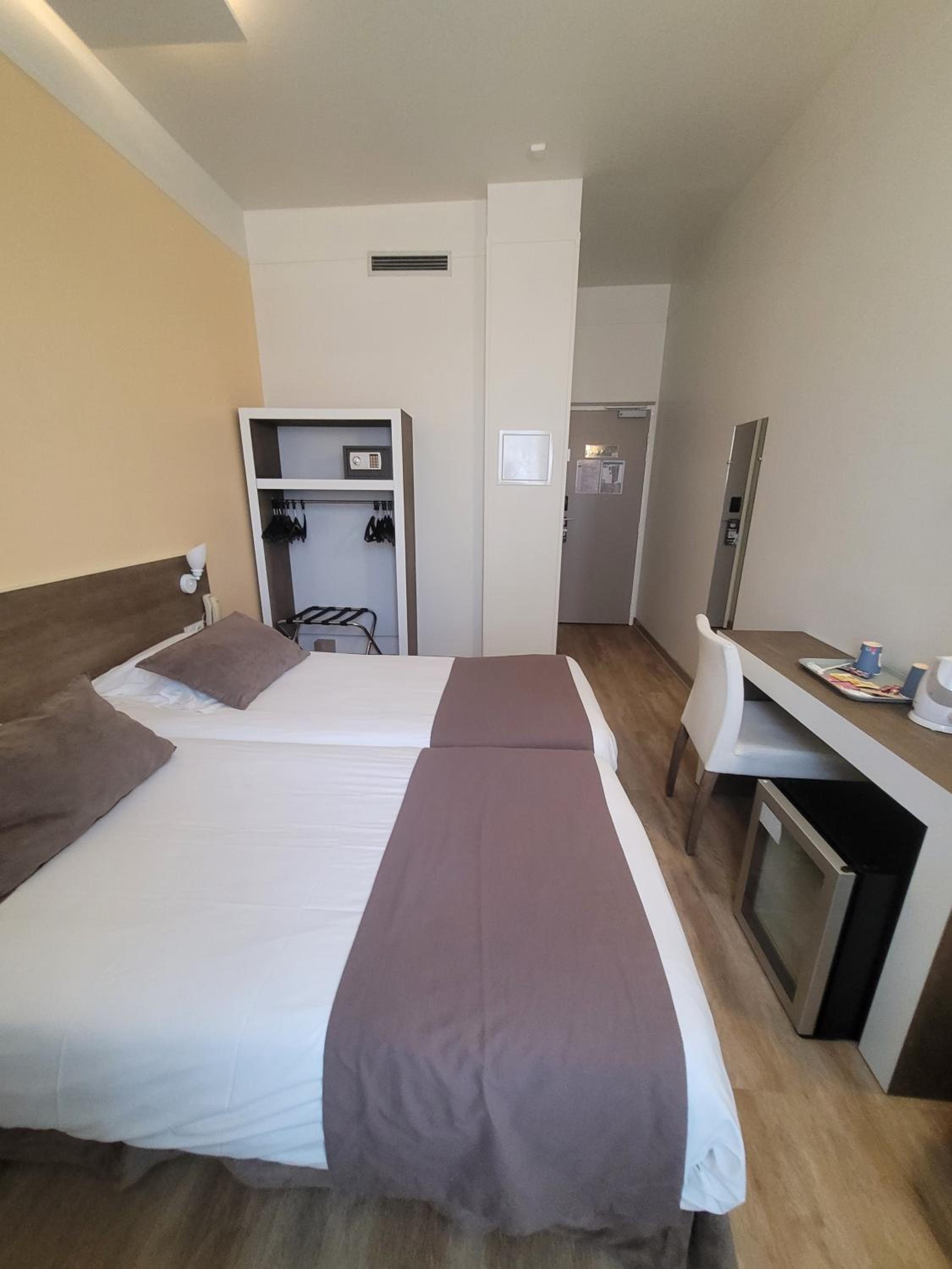 Twin Room - Photo 61