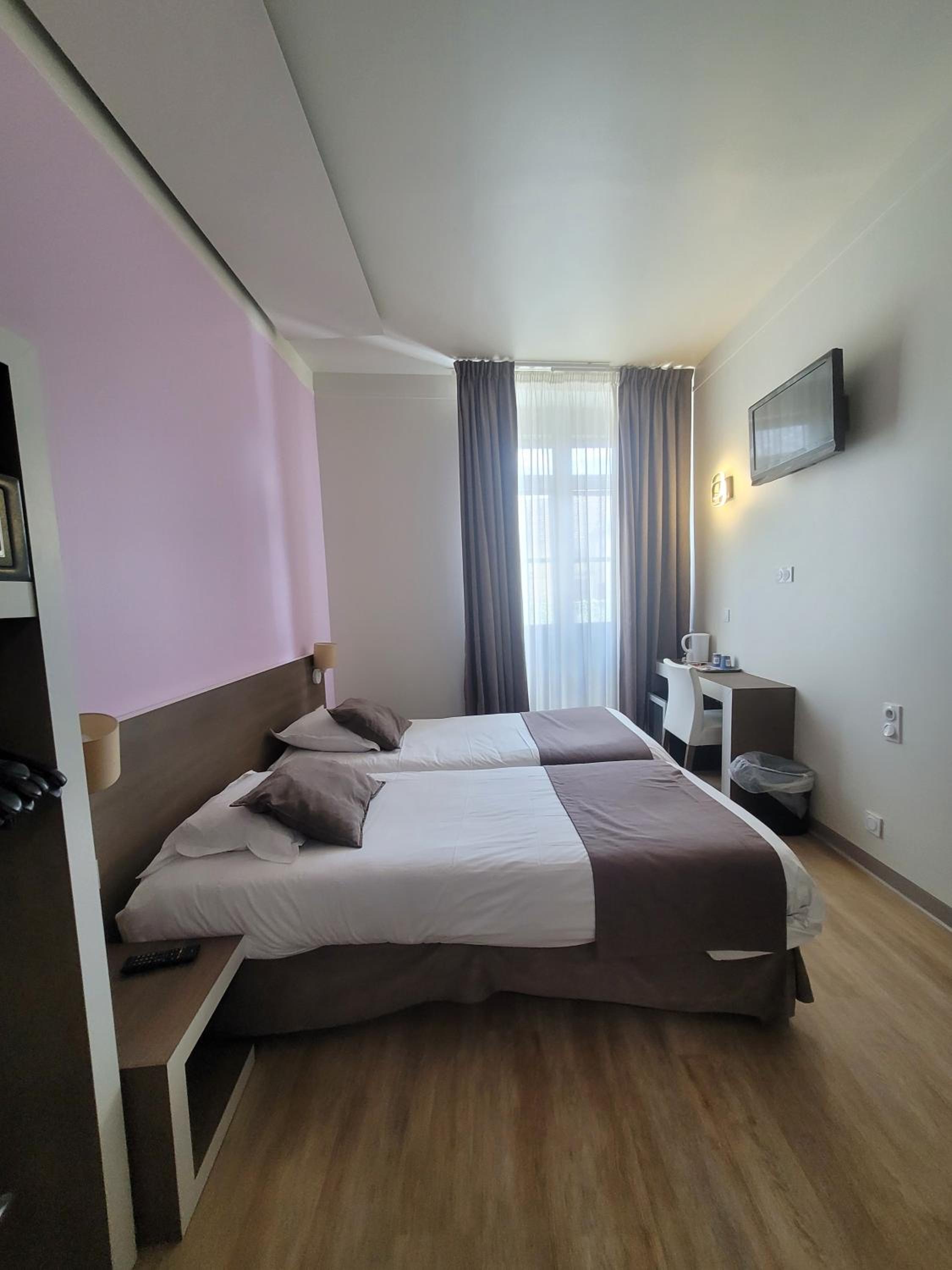 Twin Room - Photo 57