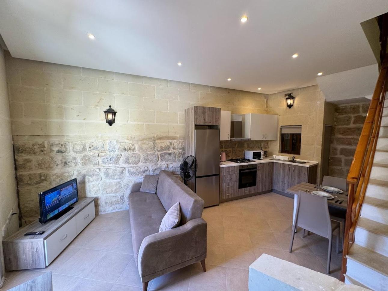 Maisonette photo 1