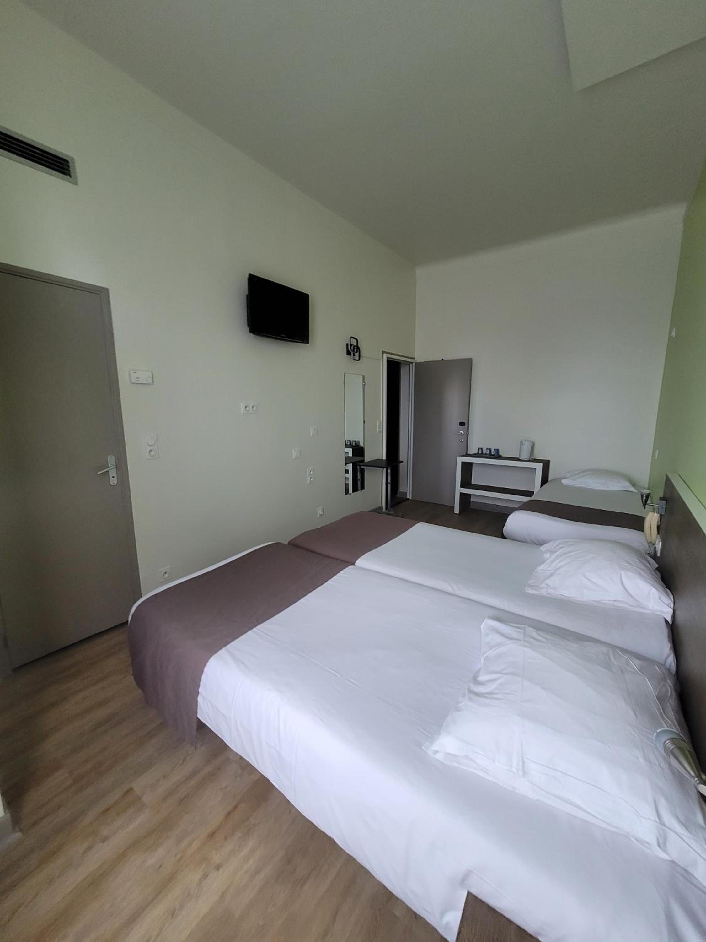 Comfort Triple Room - Photo 19