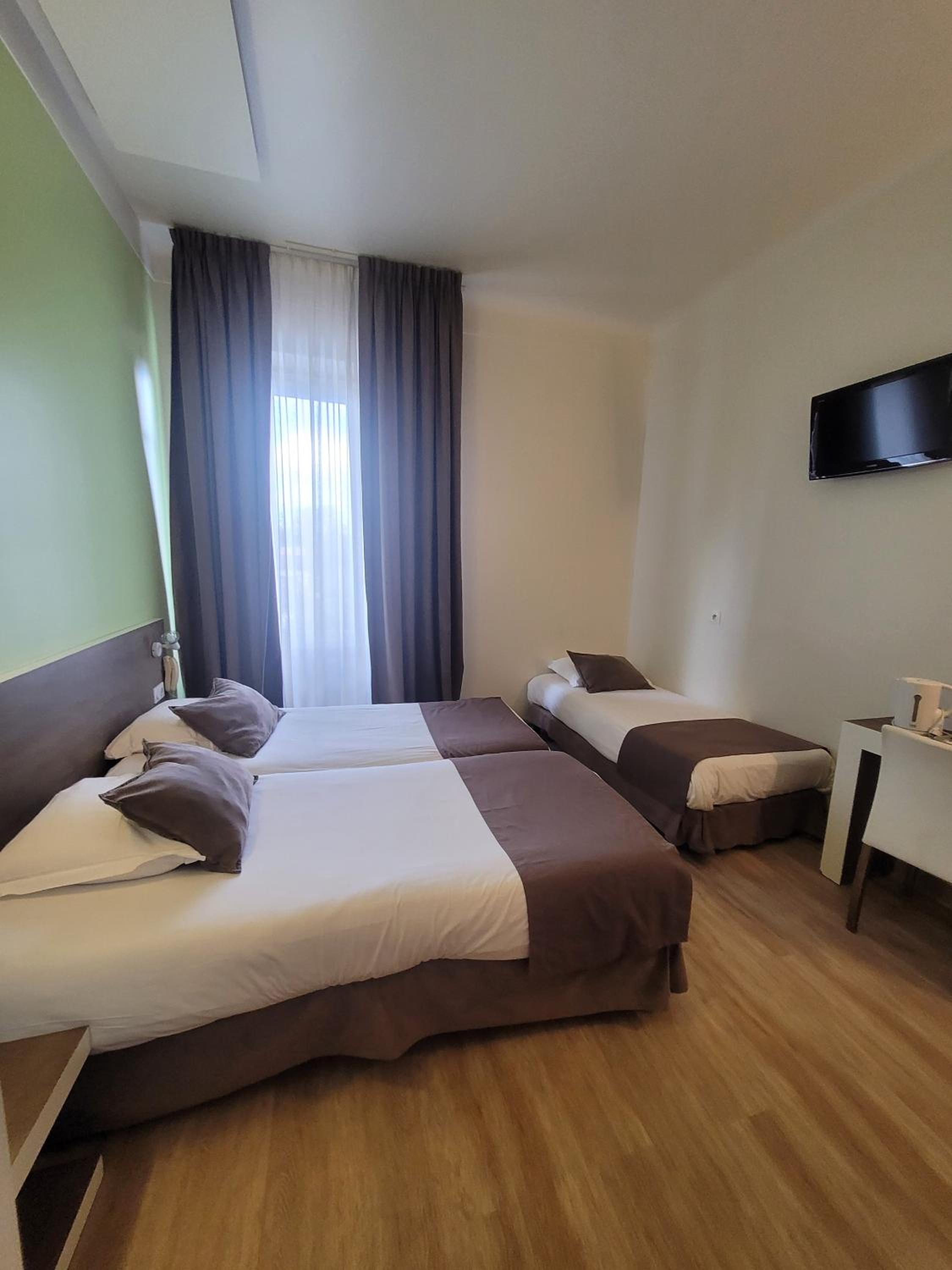 Comfort Triple Room - Photo 18