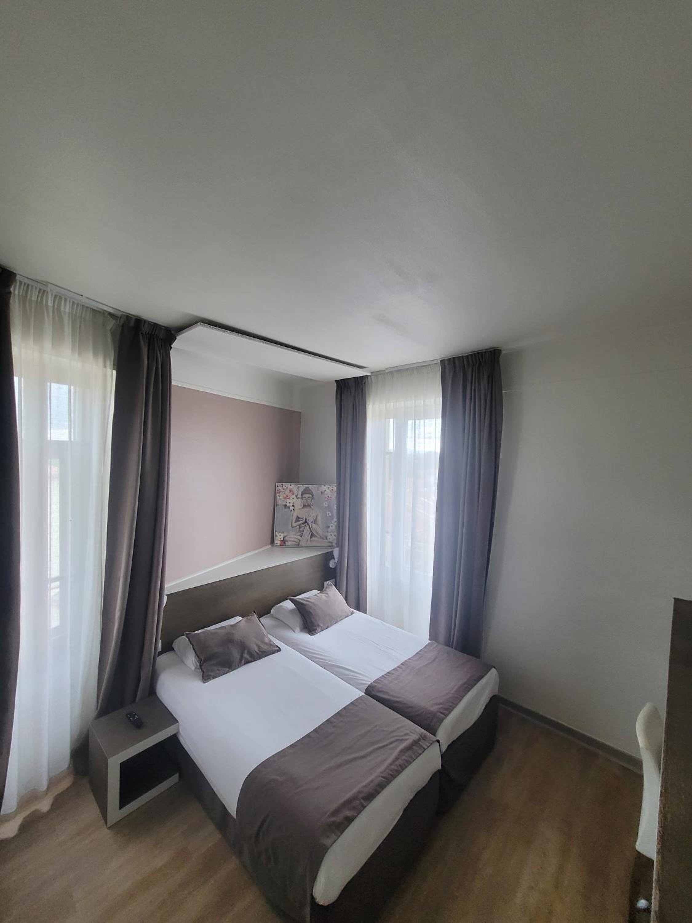 Twin Room - Photo 102