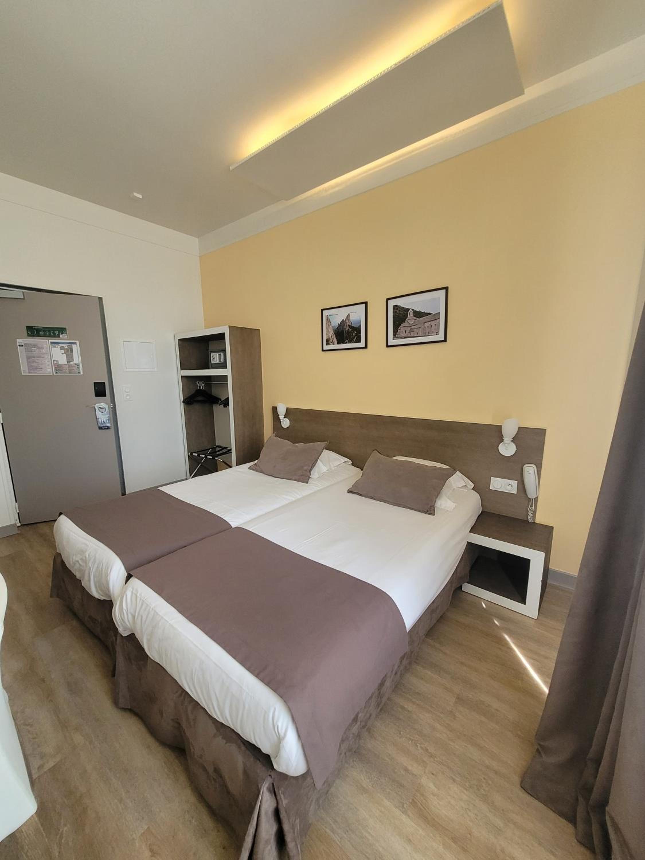 Twin Room - Photo 99