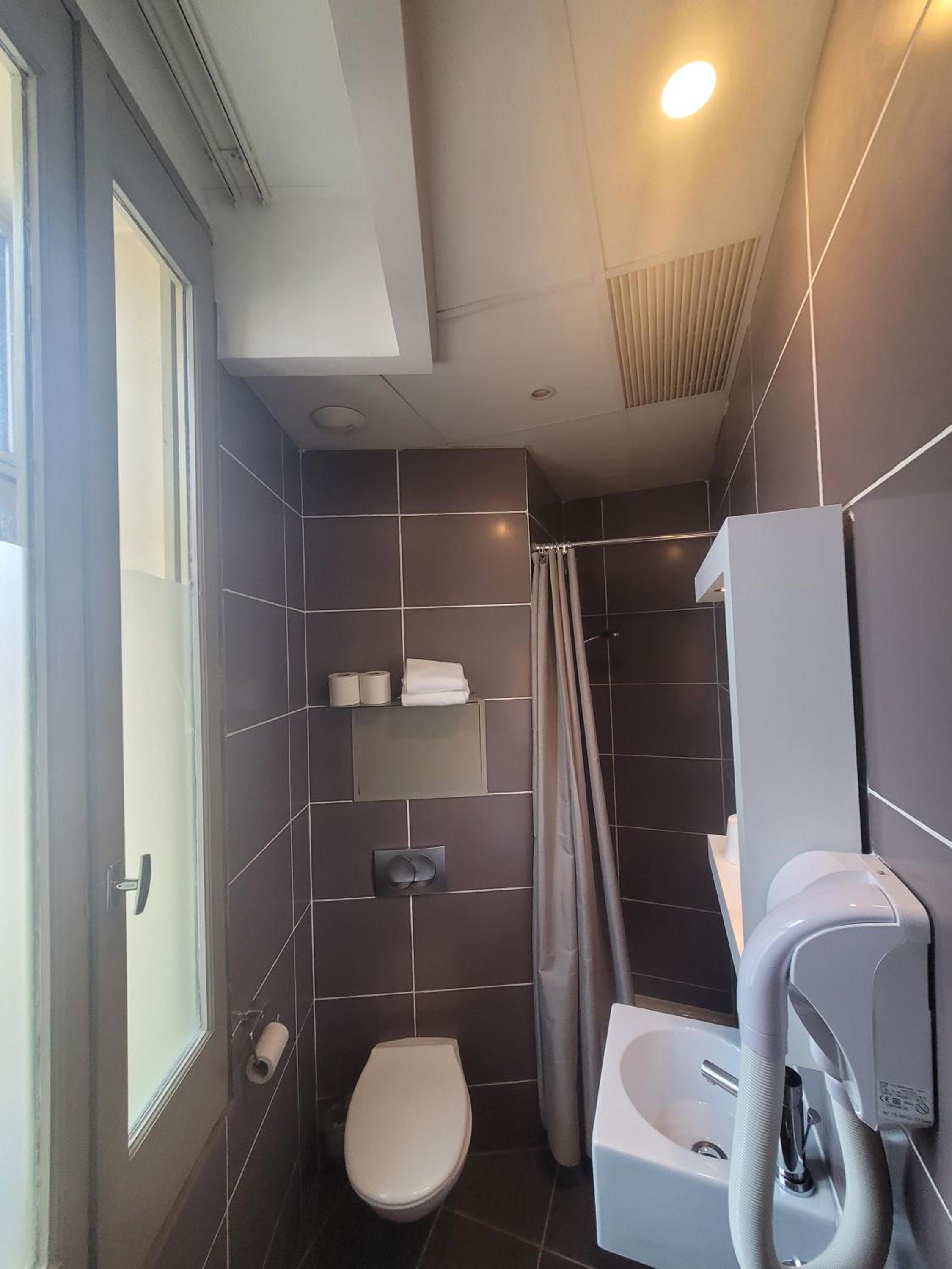 Twin Room - Photo 88