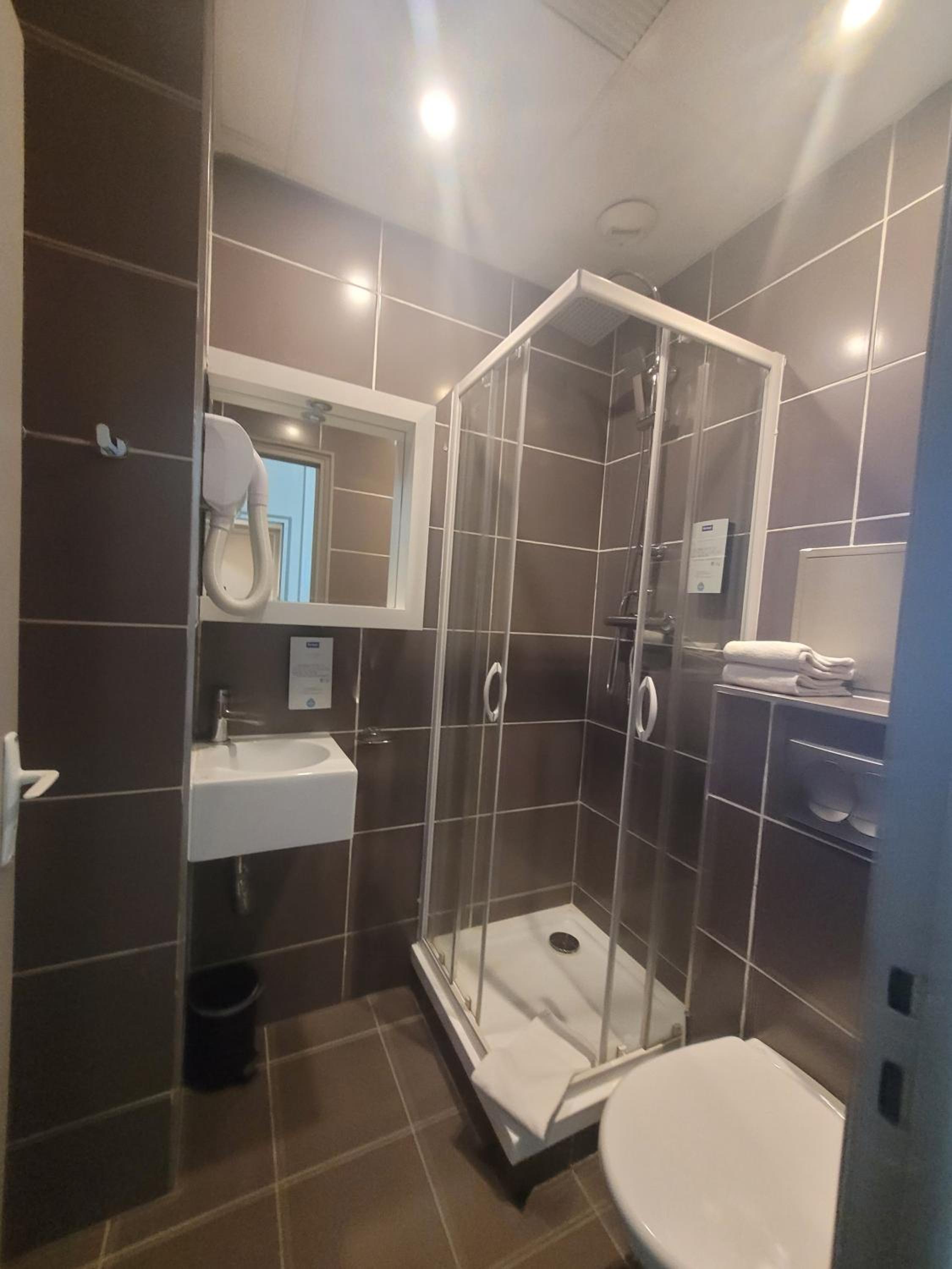 Twin Room - Photo 91