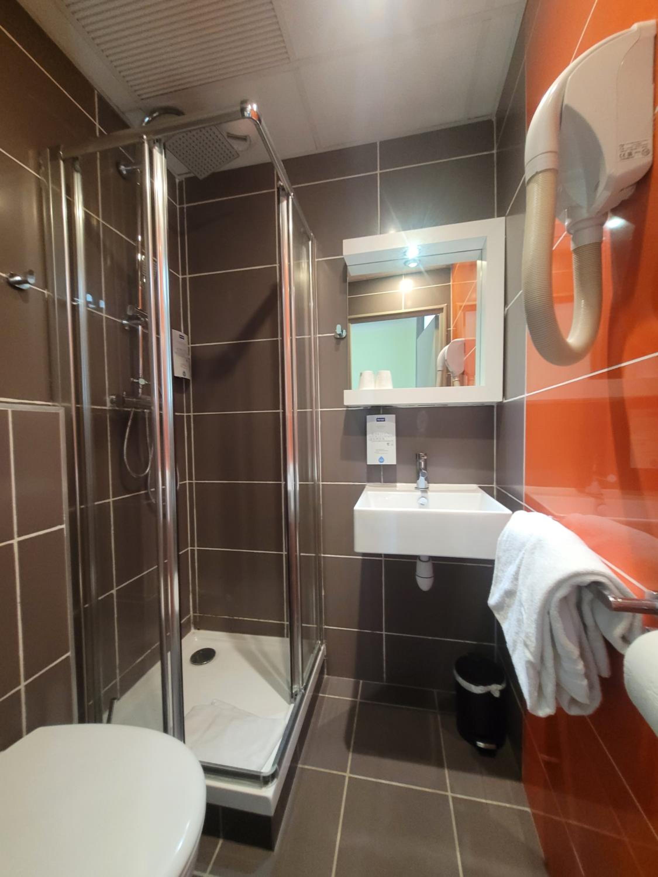 Double Room - Photo 14