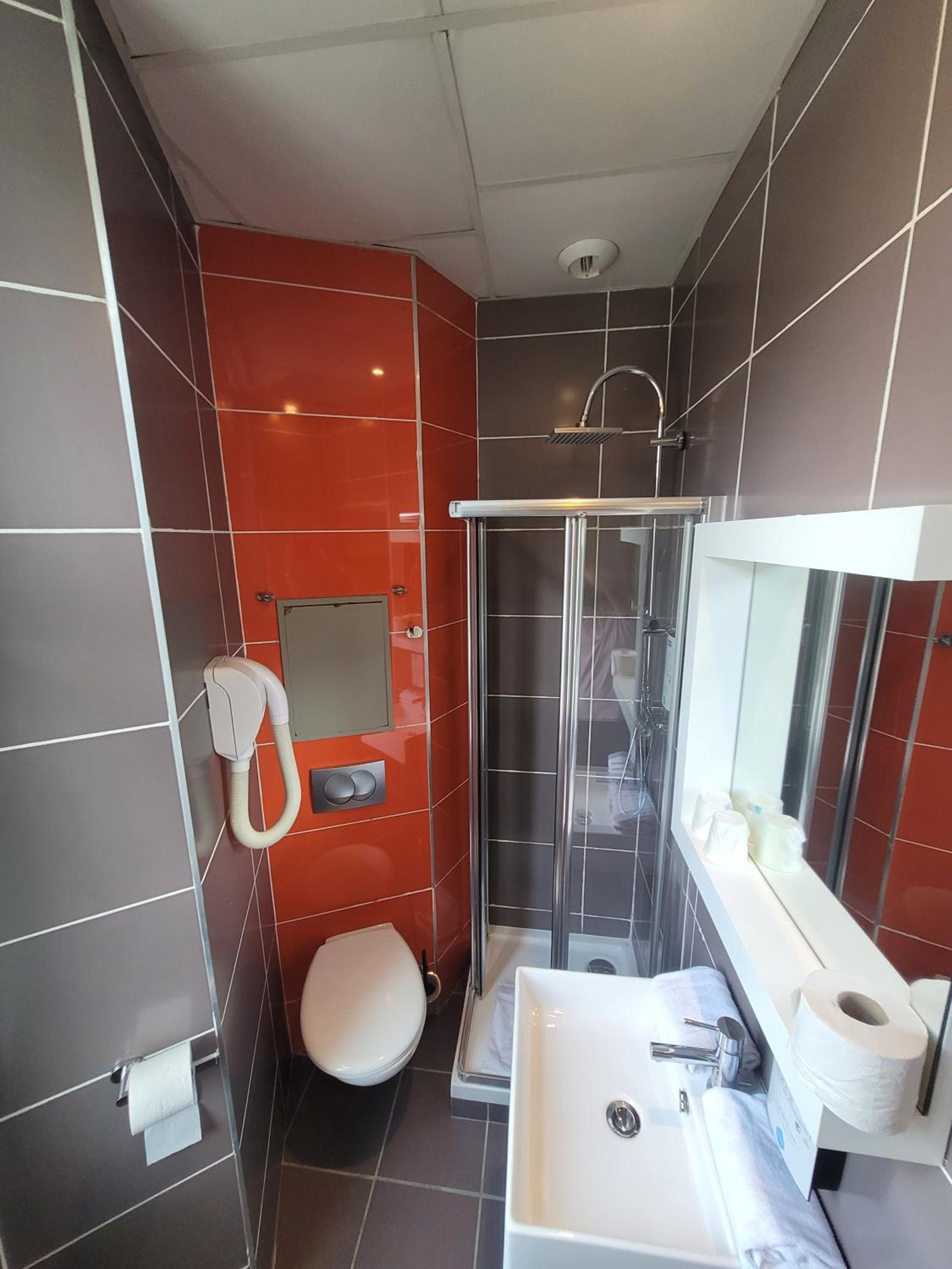 Double Room - Photo 16