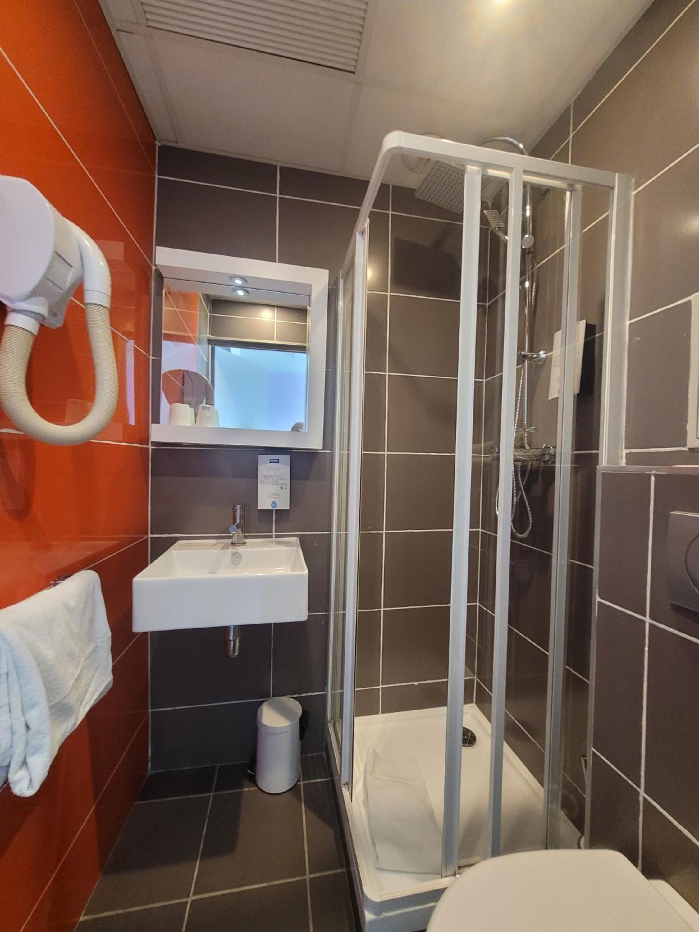 Double Room - Photo 19
