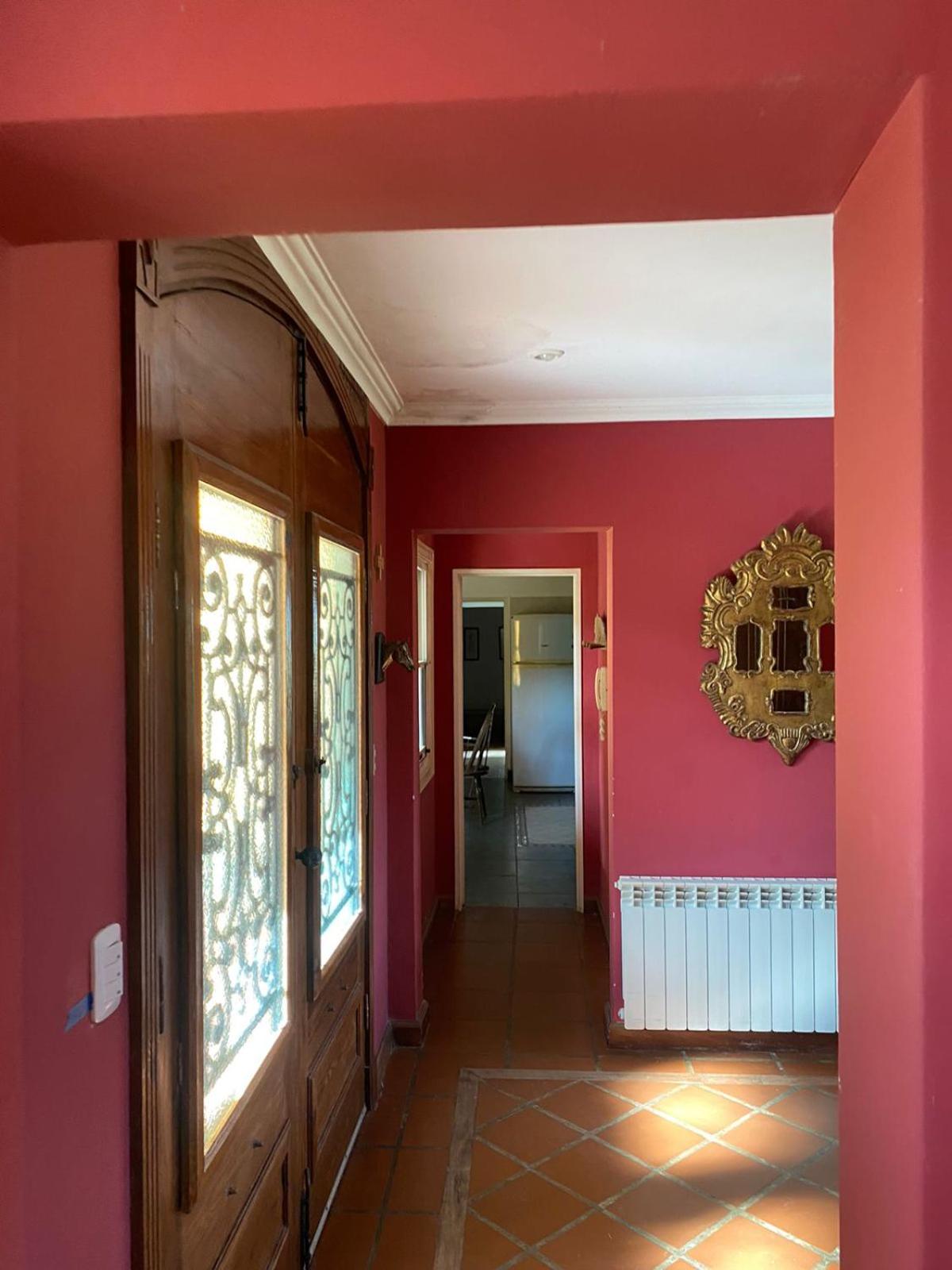 Six-Bedroom House photo 1