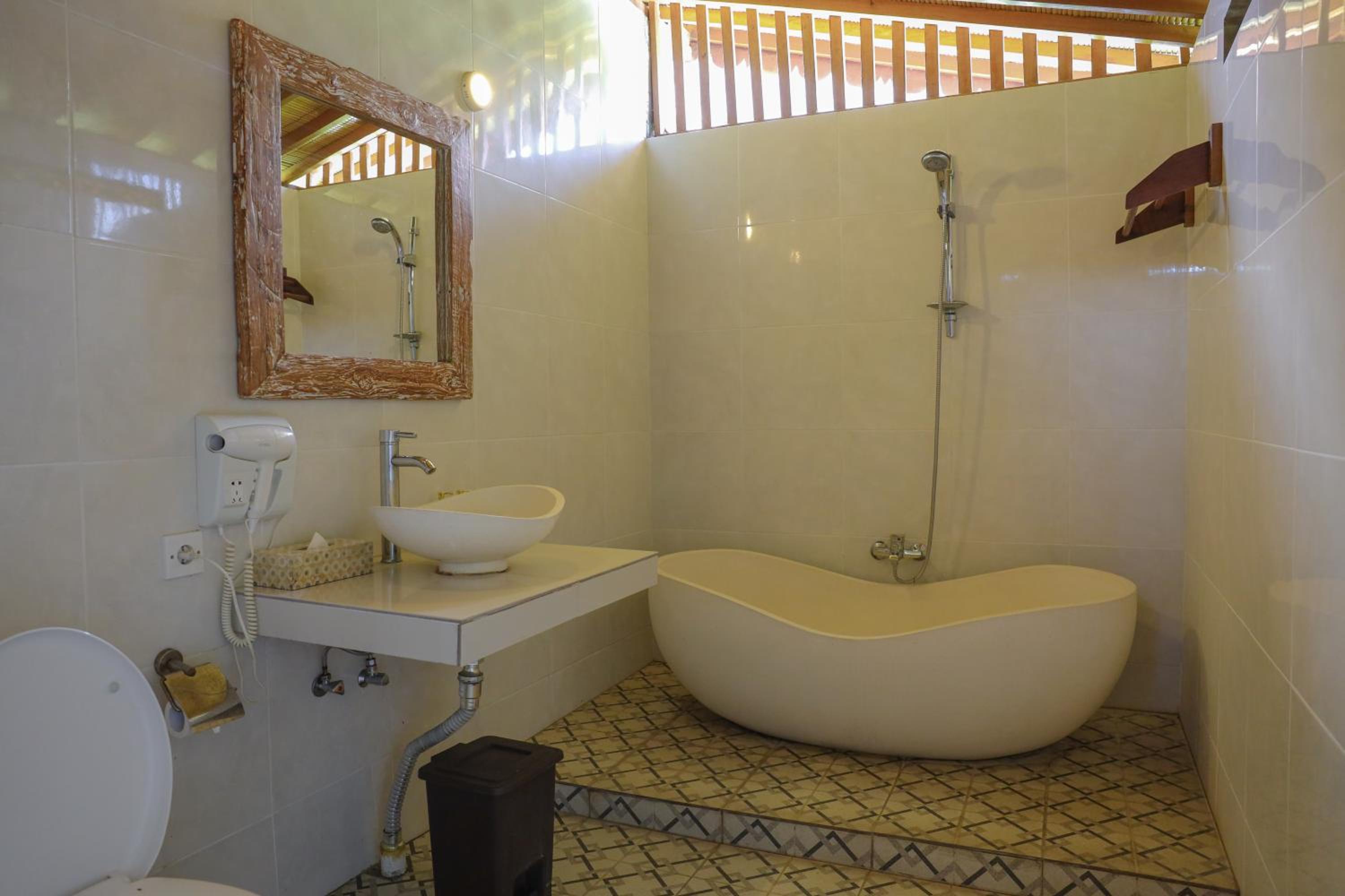 Deluxe Bungalow with Garden View - Photo 4