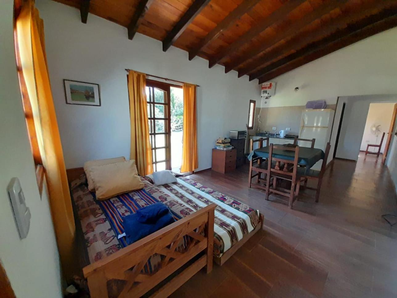 One-Bedroom House photo 1