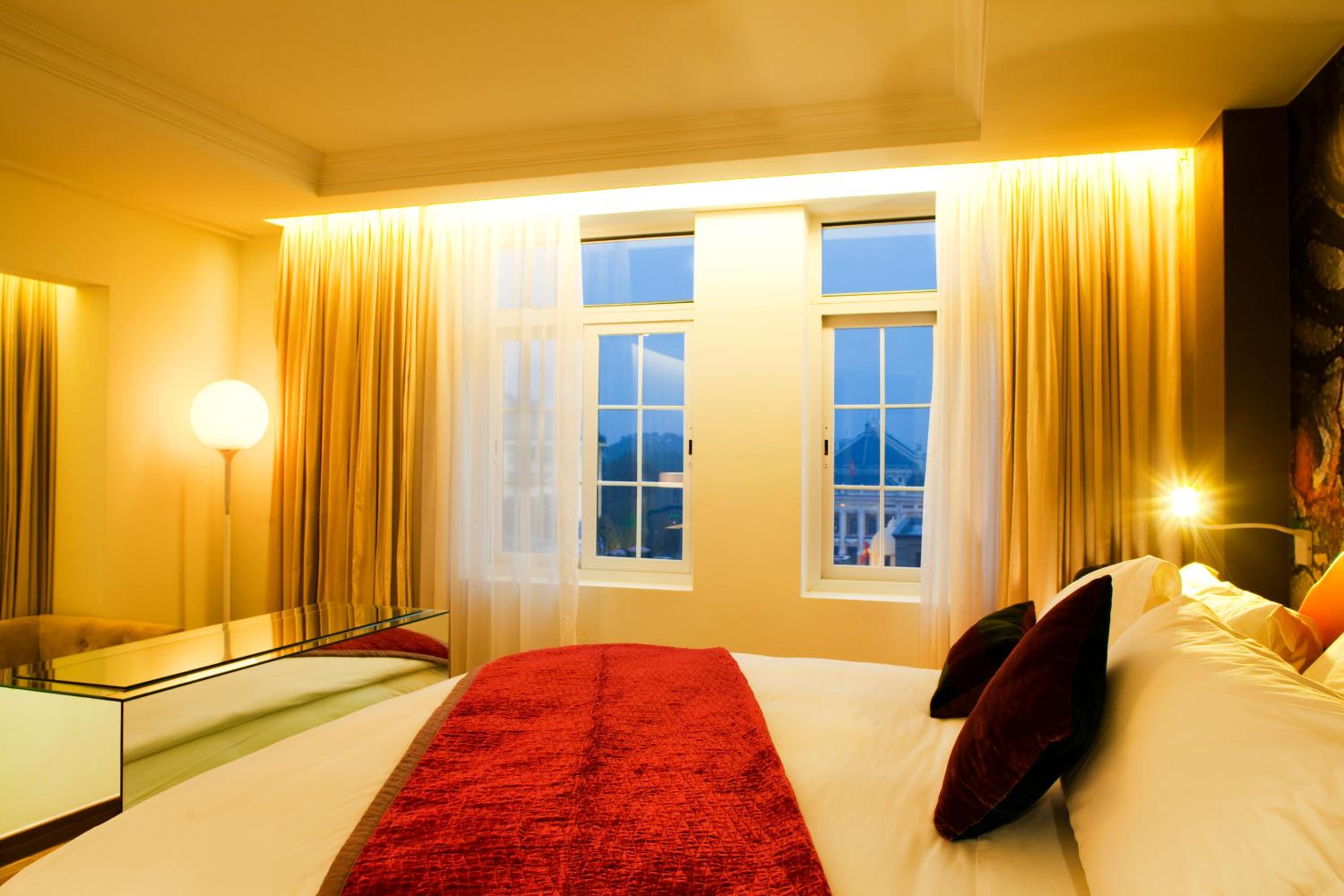 King Suite with Opera House View photo 2