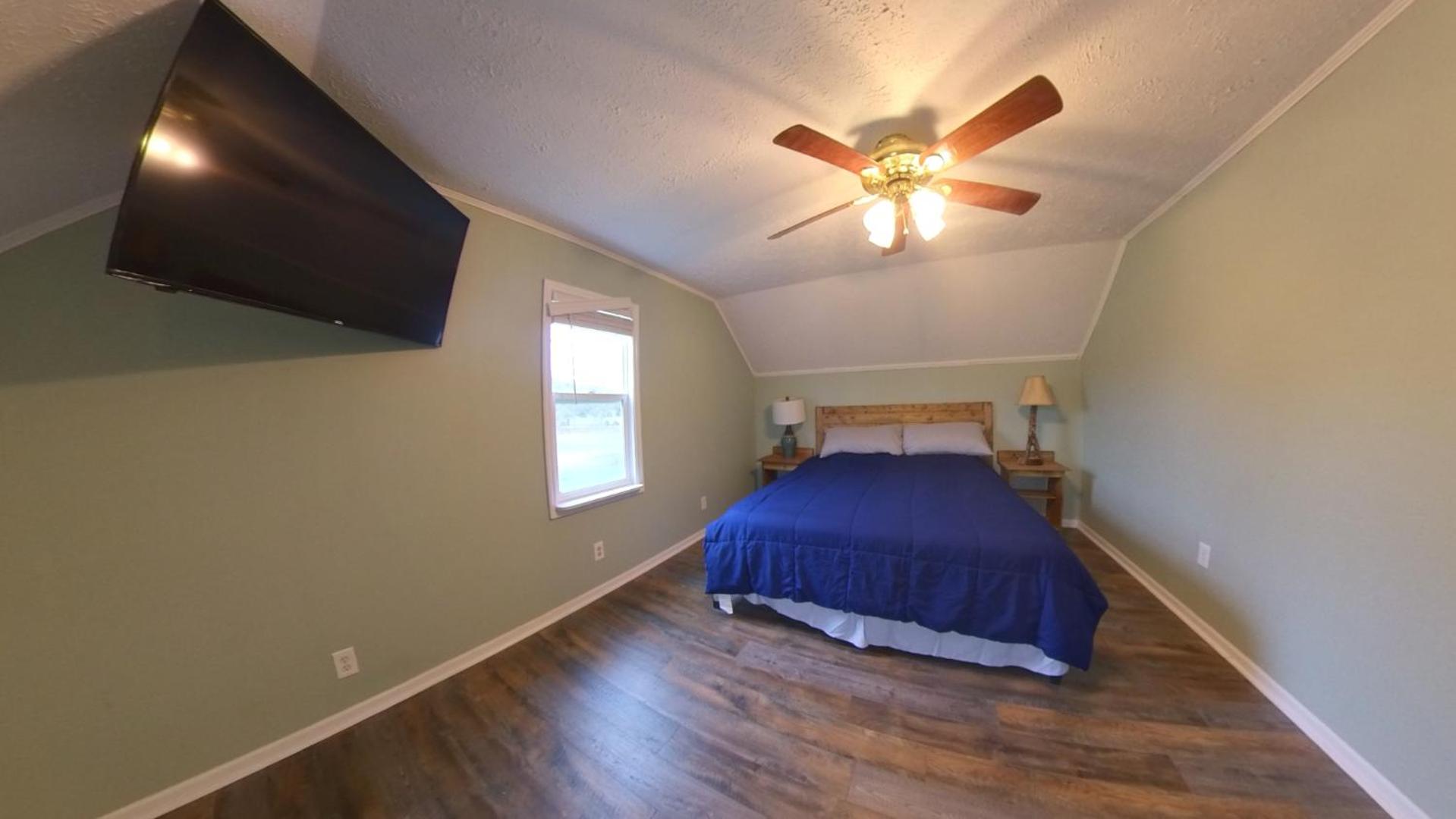 Five-Bedroom House photo 1