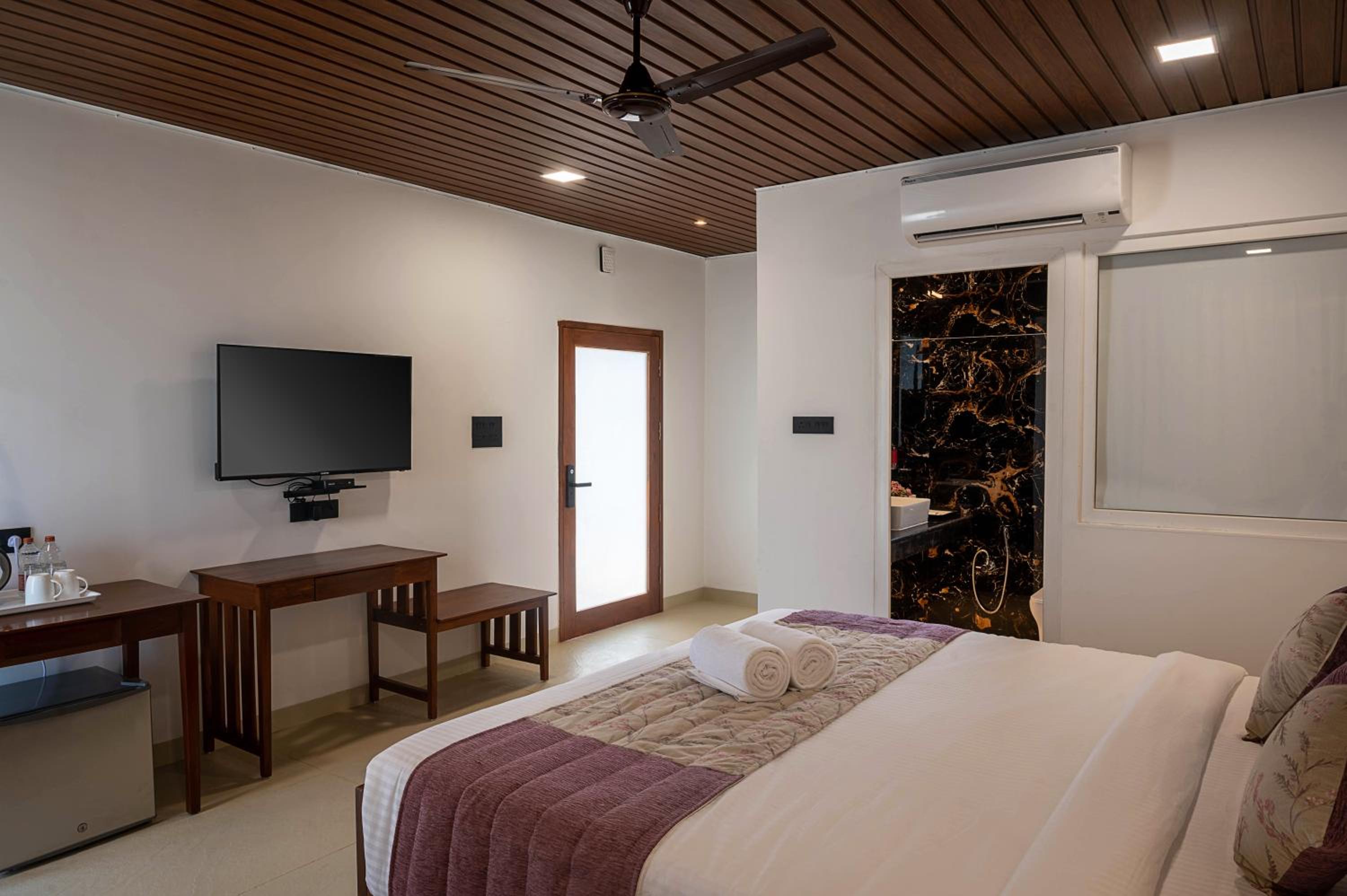 Deluxe Double Room With Balcony photo 2