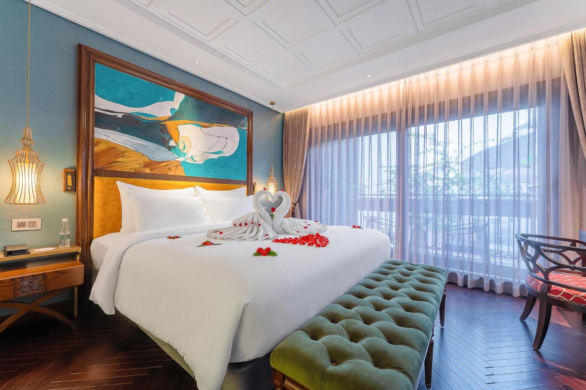 Grand Balcony Suite - Photo 11