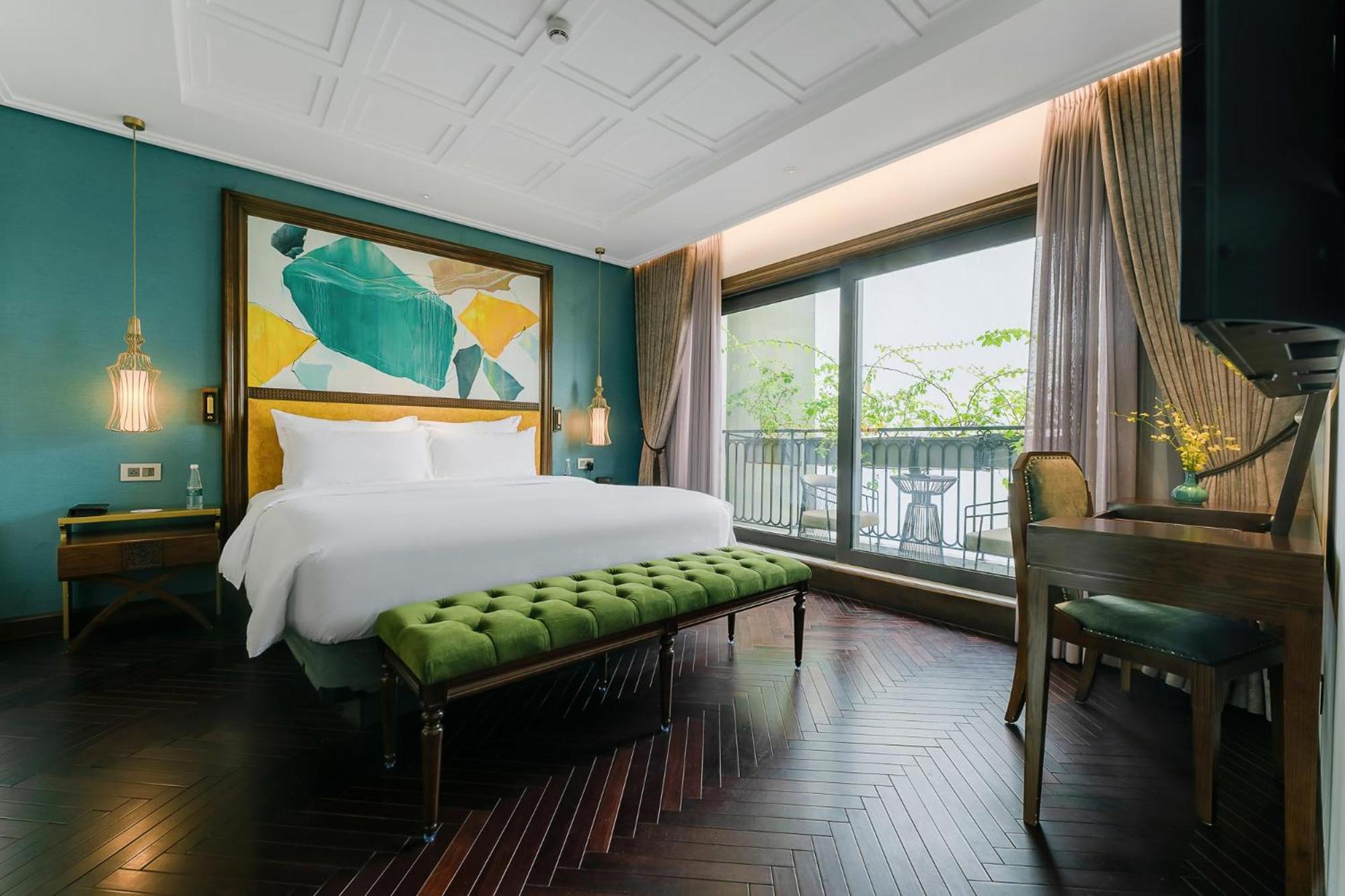 Grand Balcony Suite - Photo 10