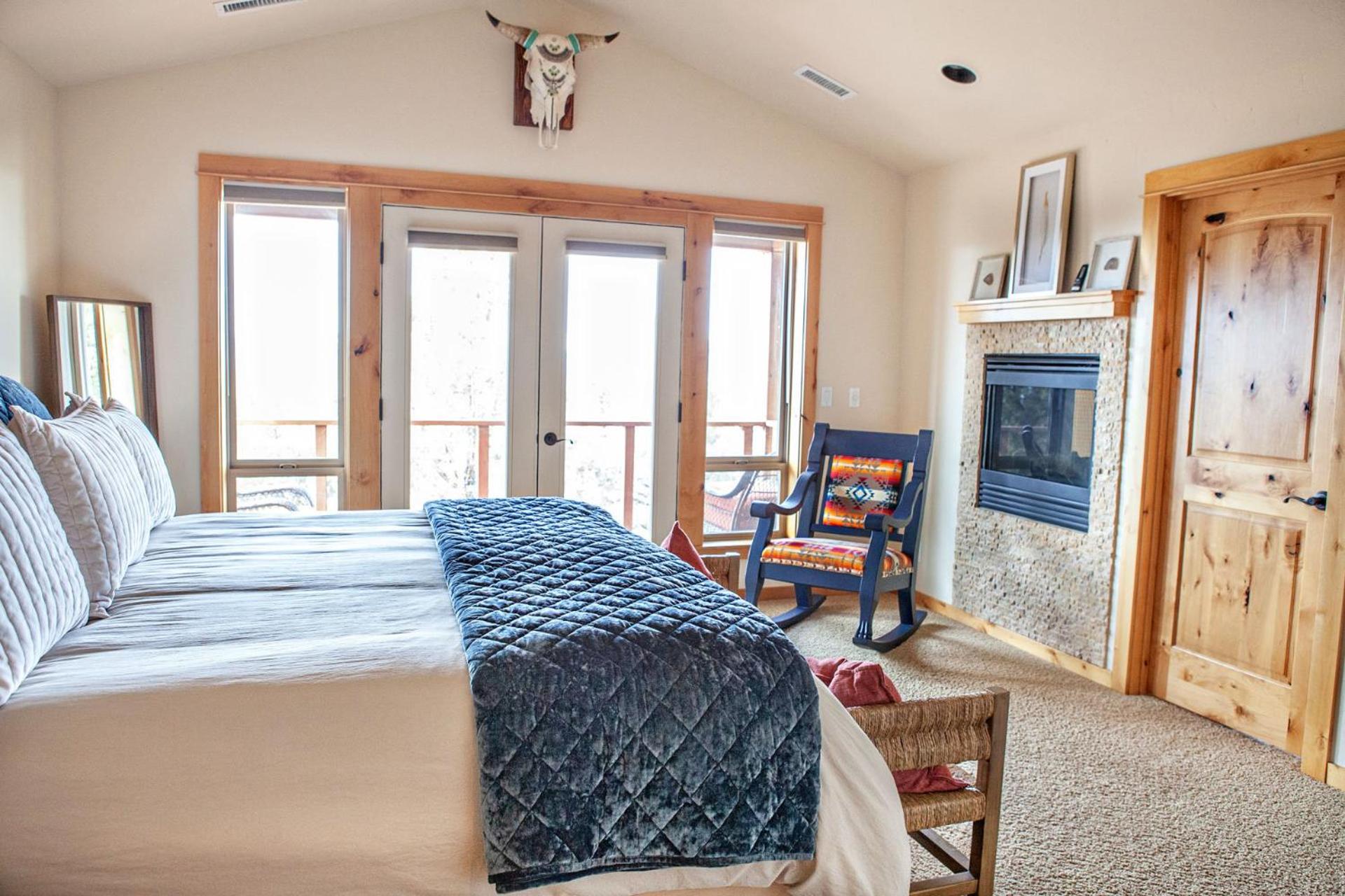 Five-Bedroom House photo 3