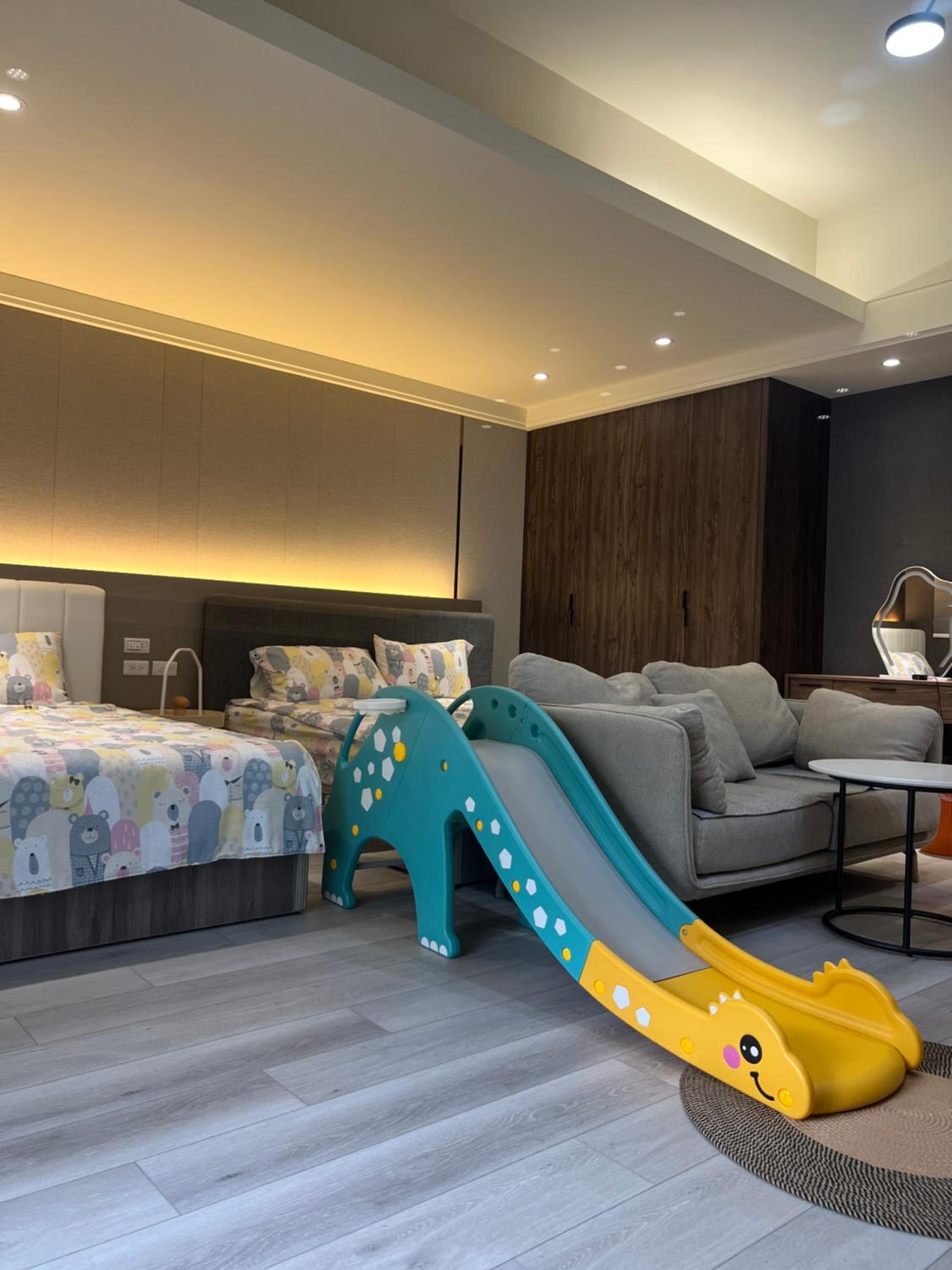 Deluxe Queen Room with Two Queen Beds photo 1