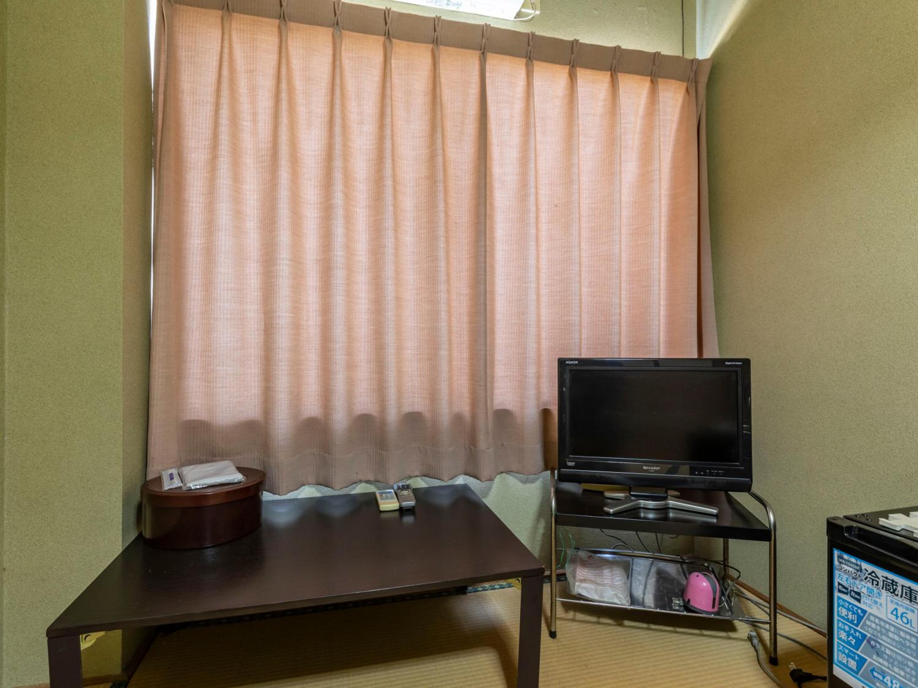 Single Room with Shared Shower and Toilet photo 1