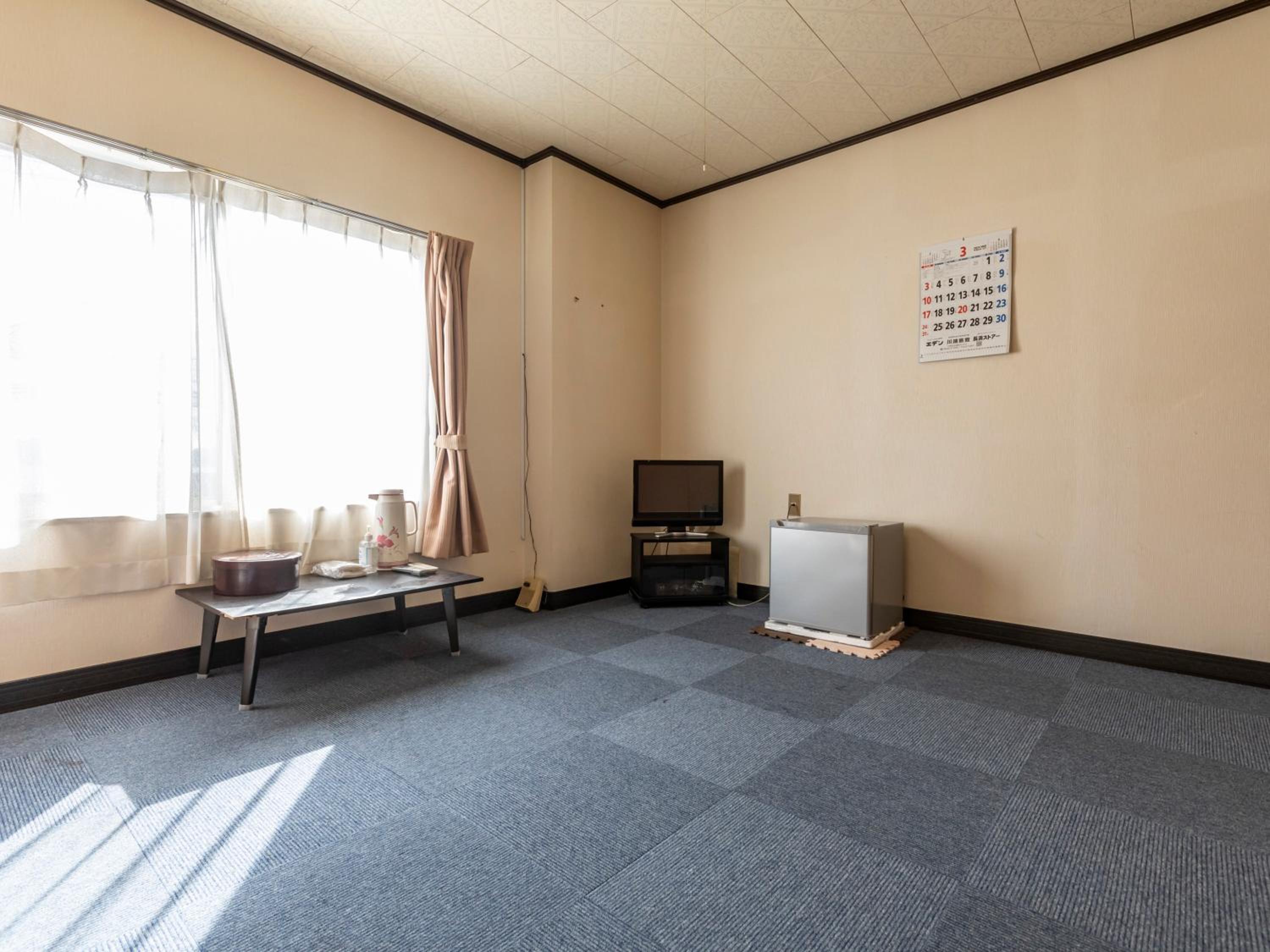 Triple Room with Shared Bathroom photo 2