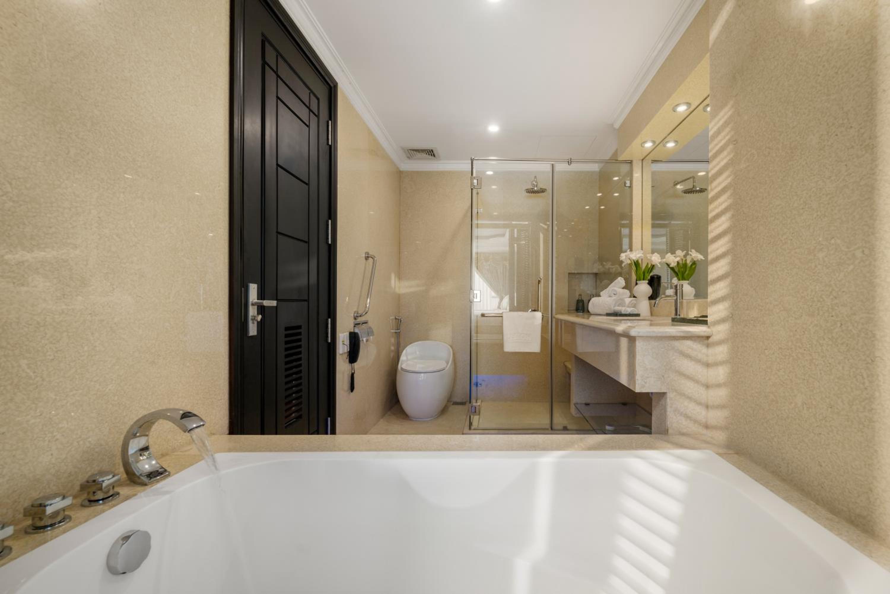 Deluxe Twin Room with City View photo 3