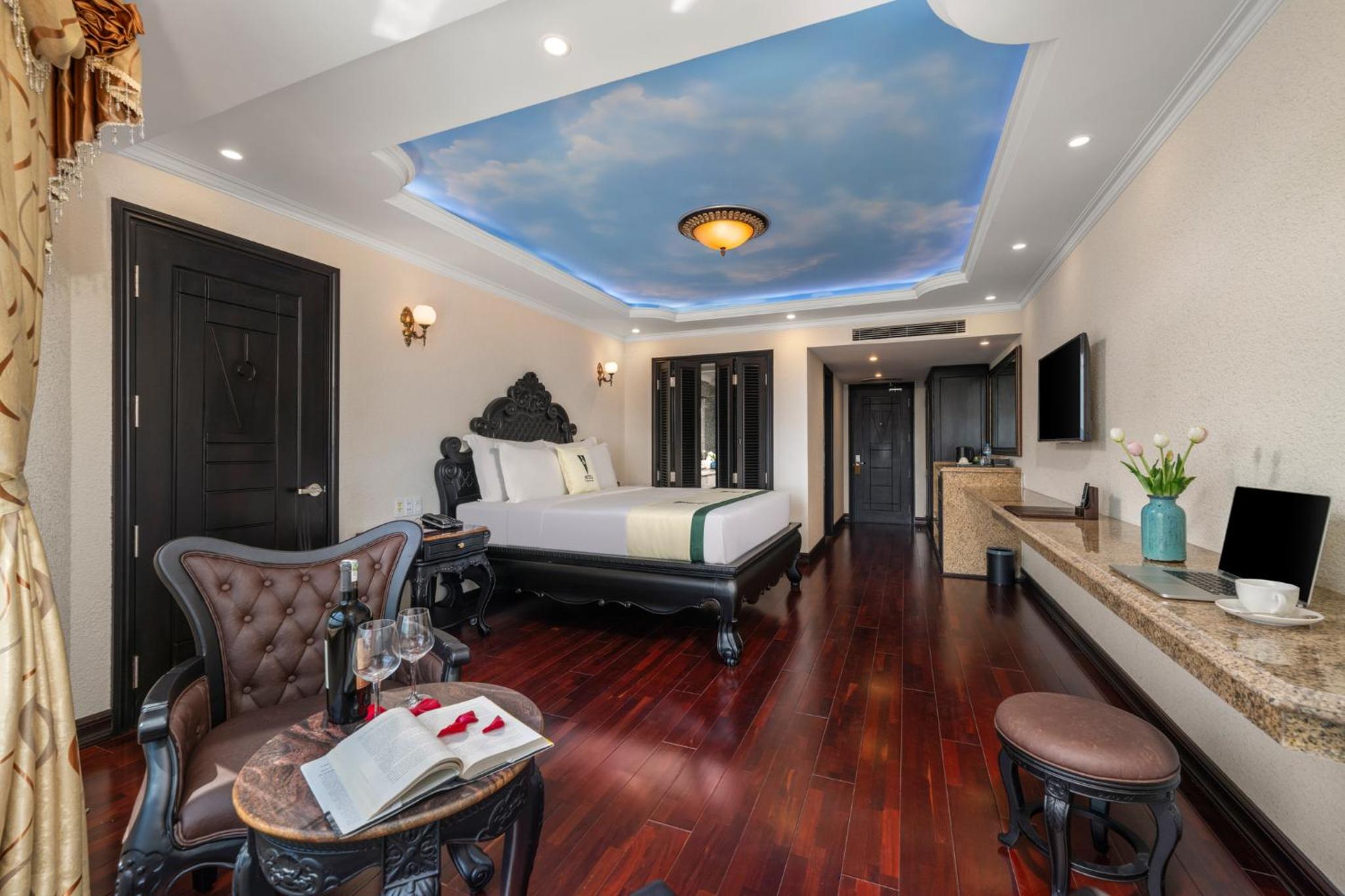 Premier Double Room with Ocean and Mountain View - Photo 2