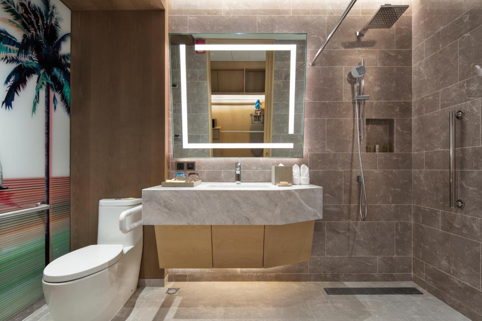 King Room - Mobility Accessible  - Photo 3