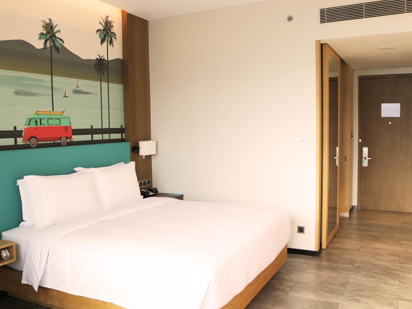 King Guestroom with Balcony and Sea View - Photo 2