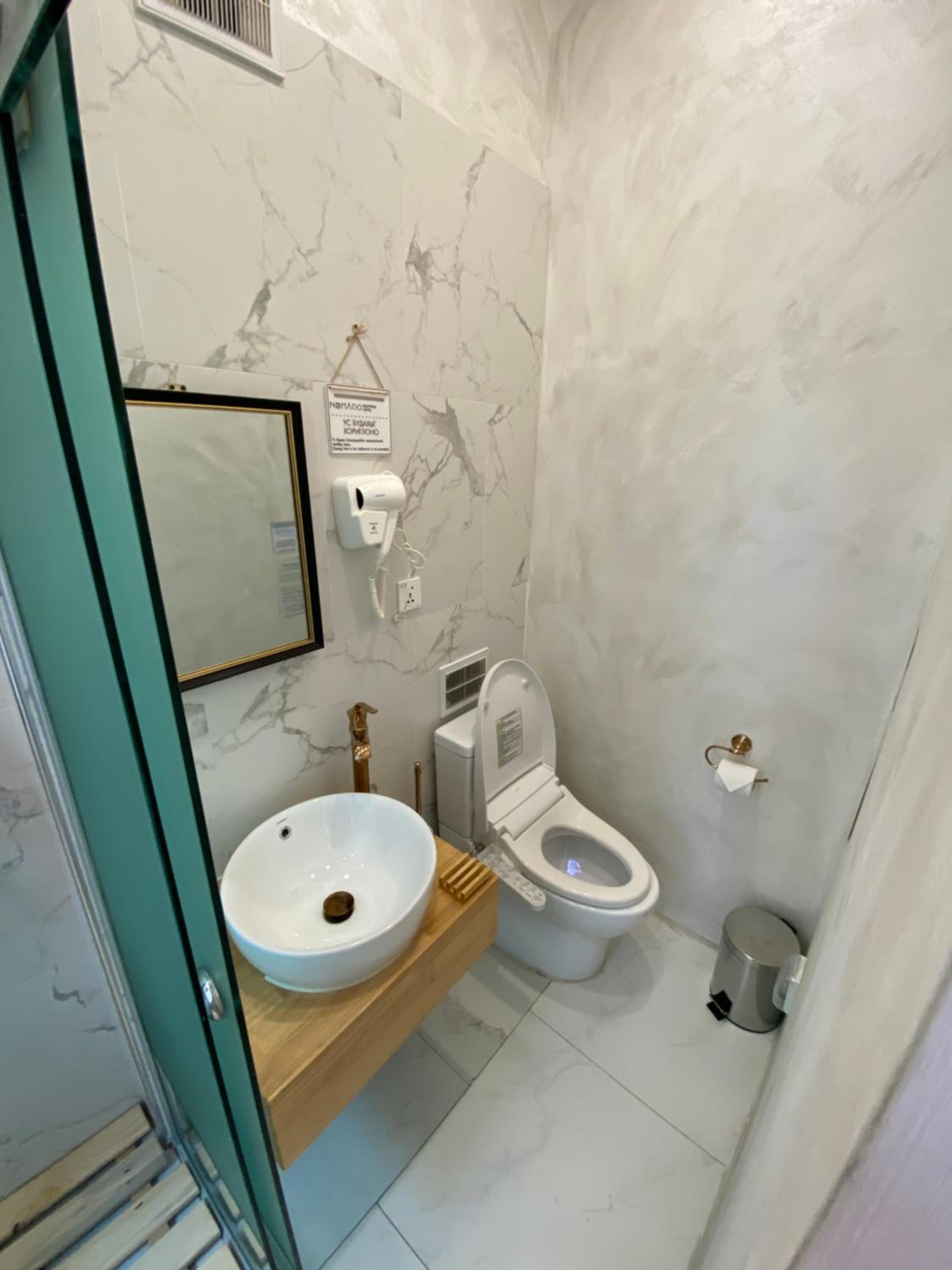 Twin Room with City View - Photo 3