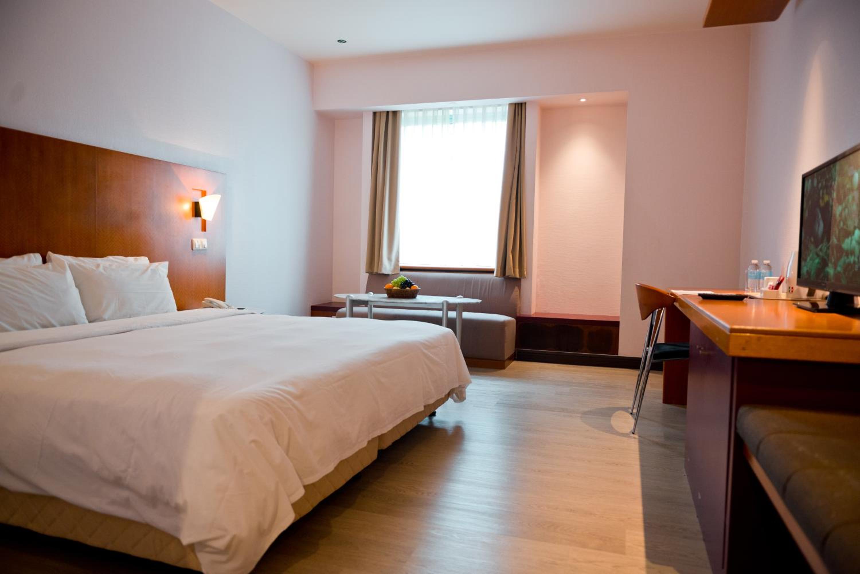 Deluxe King Room photo 1