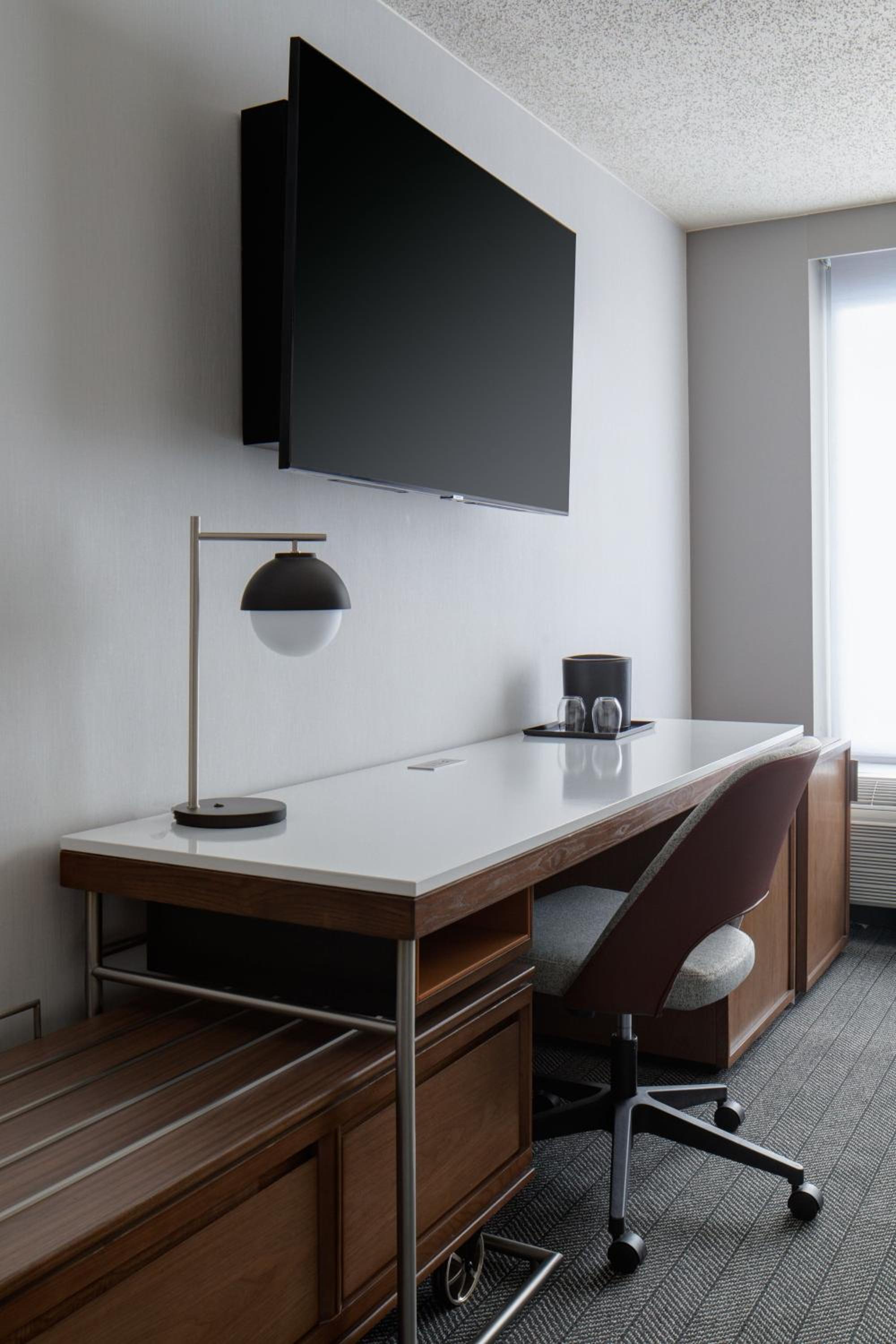 King Room with Sofa Bed - Photo 8
